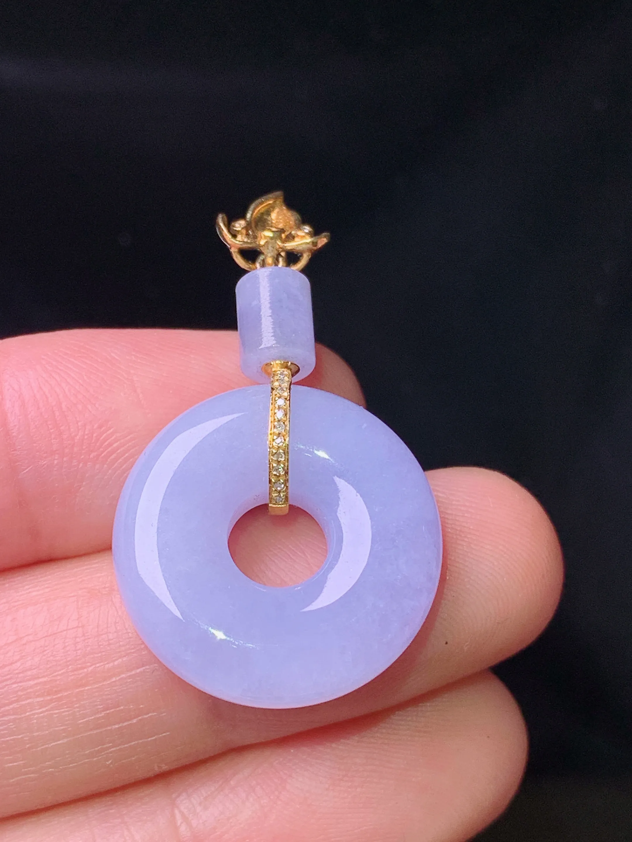 18k金钻镶嵌紫罗兰平安环吊坠 玉质细腻 色泽艳丽清新 整体尺寸33.6*29.5*6