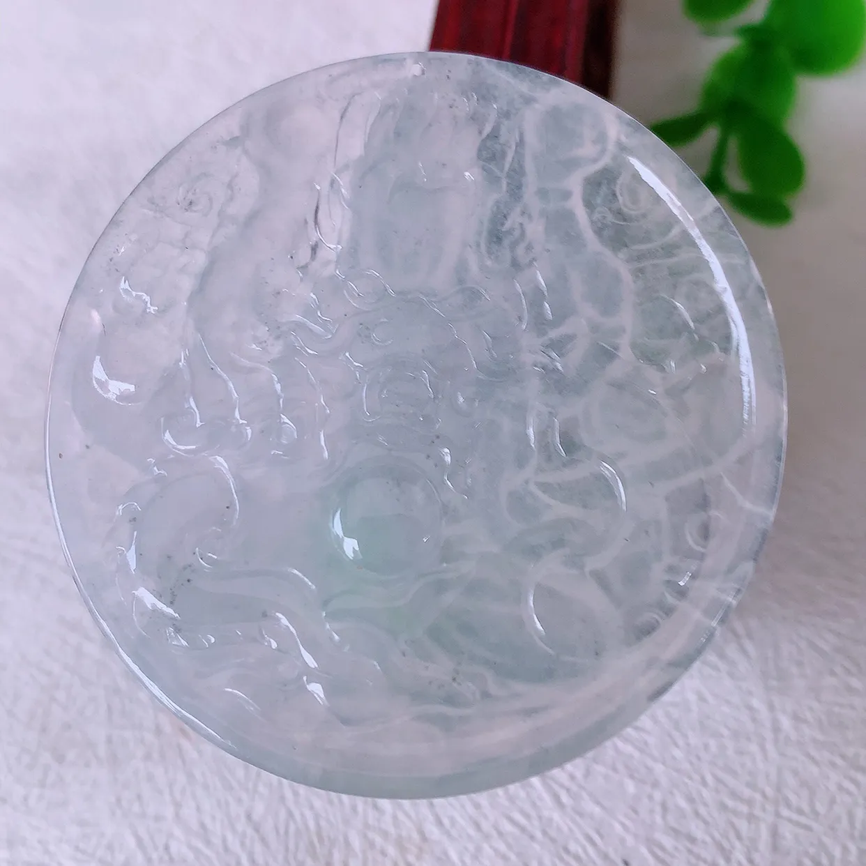 自然光实拍，冰种翡翠千手观音菩萨吊坠，冰透亮泽，美观亮丽，观音面相端庄#57.27