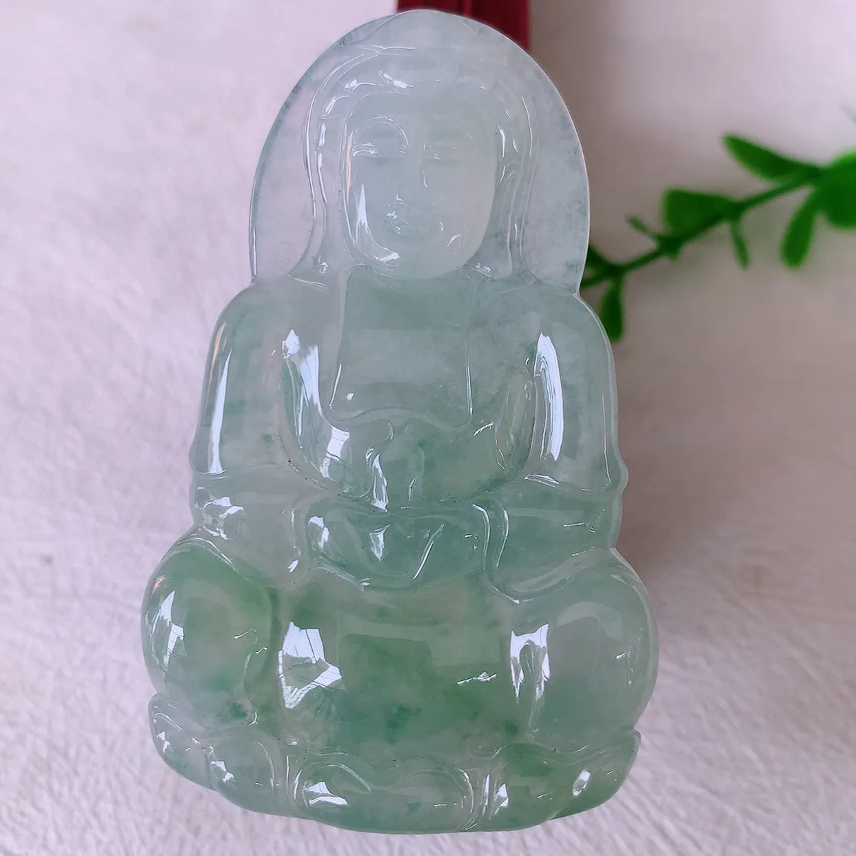 自然光实拍，大件冰种飘花翡翠观音菩萨吊坠，净瓶观音，冰透亮泽，美观亮丽，观音面相端庄#57.27
