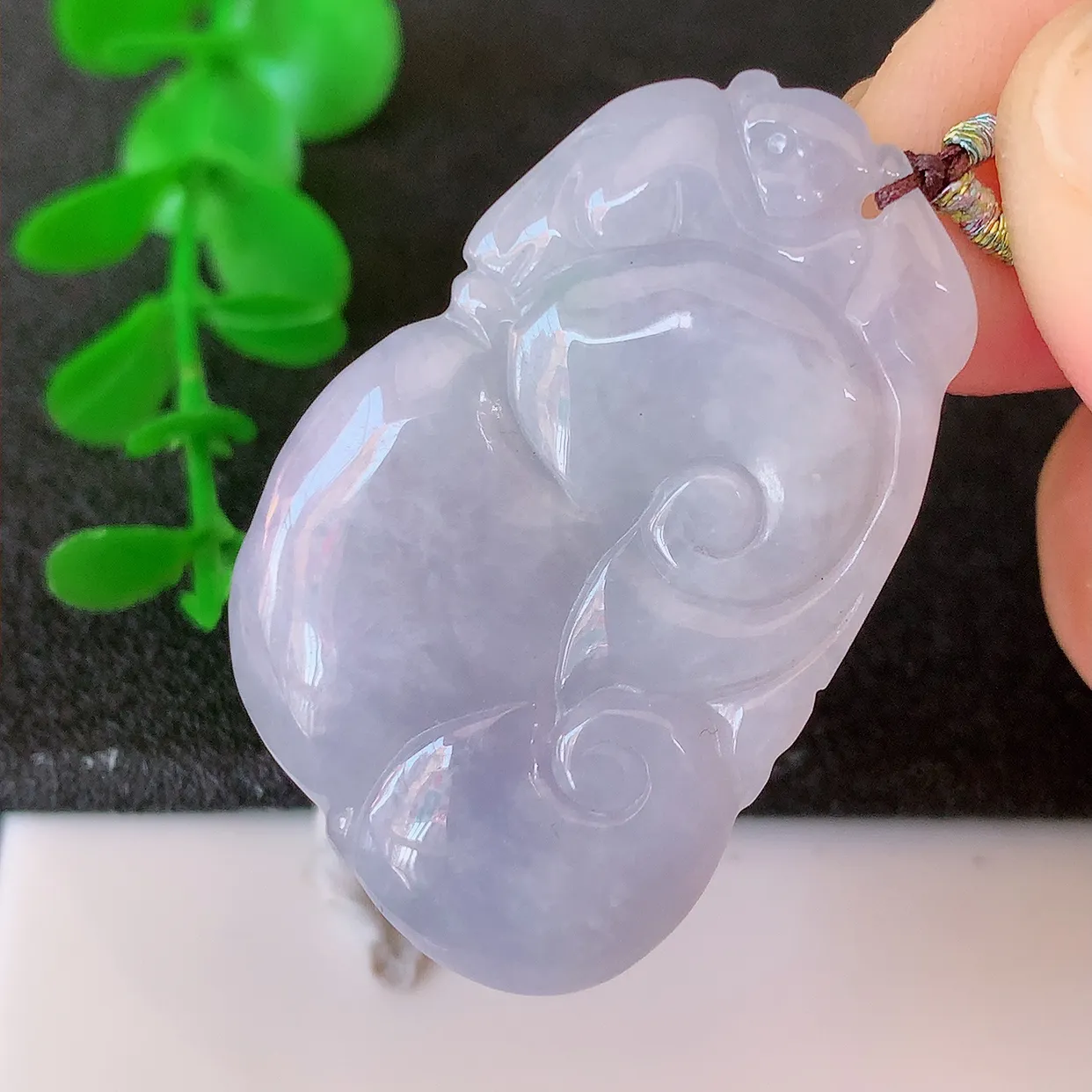 自然光实拍，冰润紫罗兰翡翠万事如意吊坠，种老水足，雕工精湛 ，寓意美好，佩戴时尚出众！#57.25