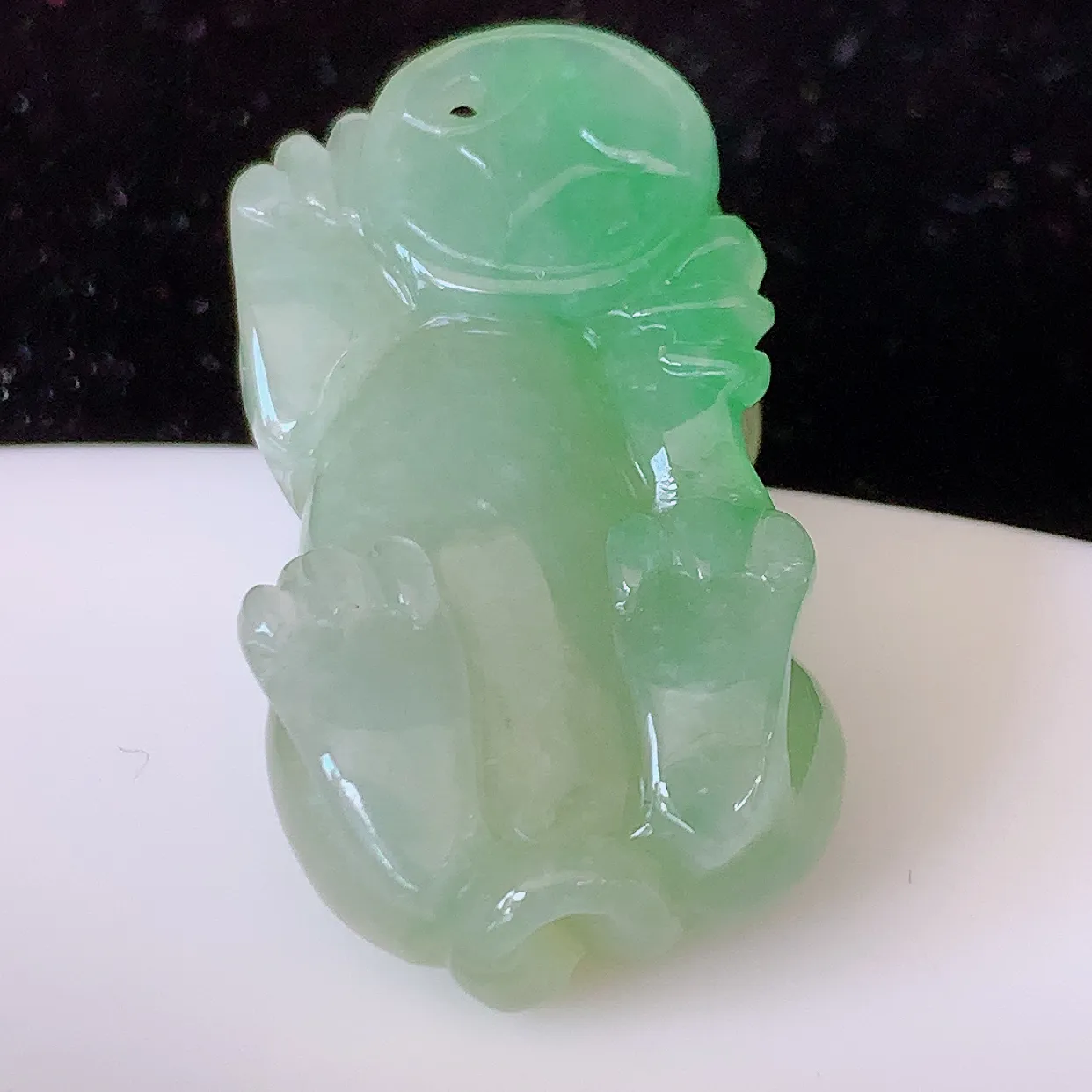 自然光实拍，冰润黄加绿翡翠招财貔貅吊坠， 民间有“一摸貔貅运程旺盛，再摸貔貅财运滚滚，三摸貔貅平步青云 ”的美好祝愿。#81.25