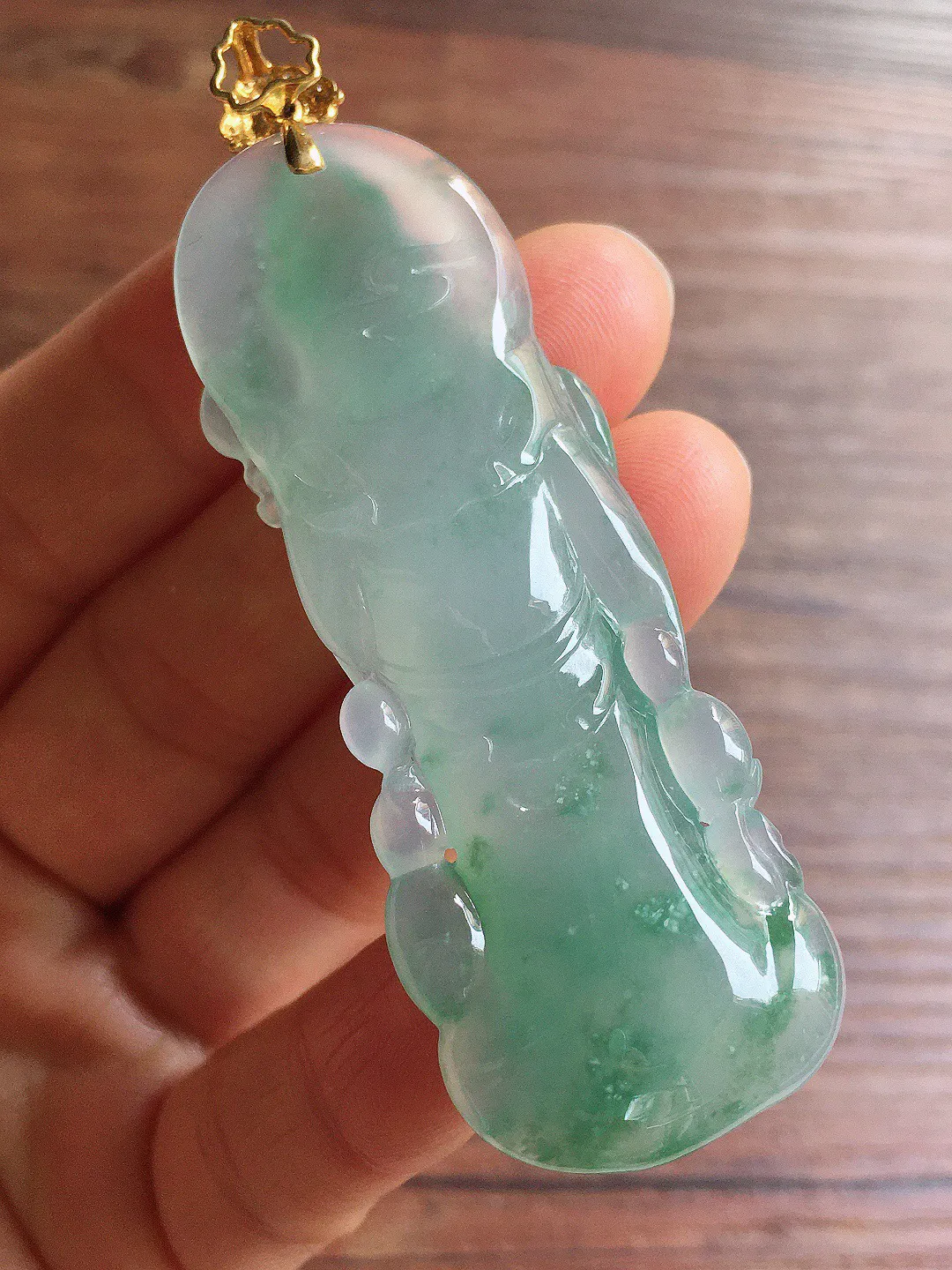 冰飘花观音吊坠，18k金镶嵌，冰润细腻，品相好，种水足Jj 尺寸63.9*23*7.5