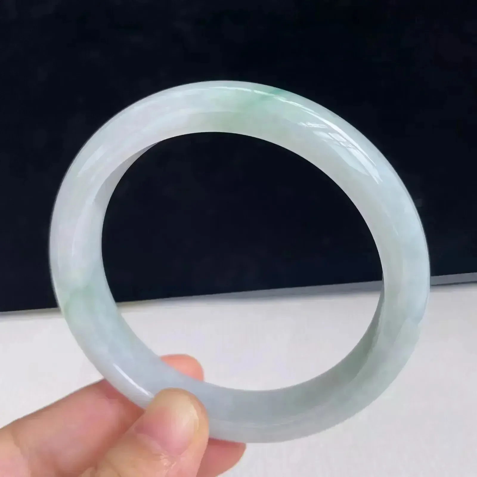 56.5圈有种有色天然翡翠A货飘绿玉手镯好种水水润手镯48.36g