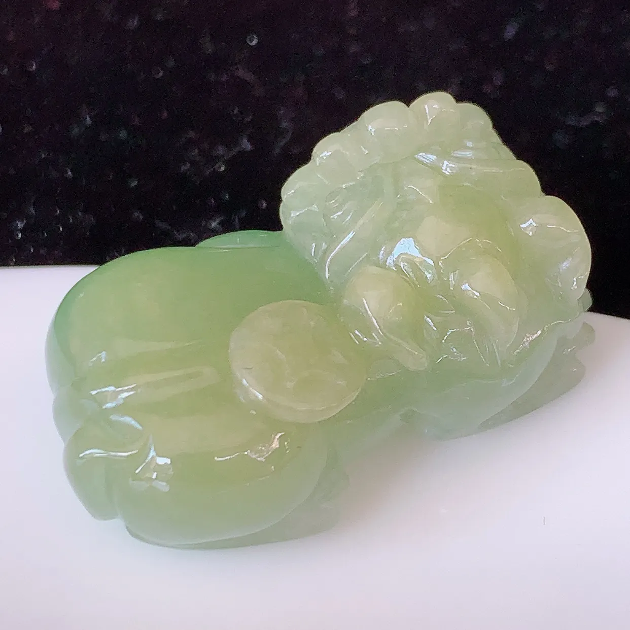 自然光实拍，冰润黄加绿翡翠招财貔貅吊坠， 民间有“一摸貔貅运程旺盛，再摸貔貅财运滚滚，三摸貔貅平步青云 ”的美好祝愿。#81.25