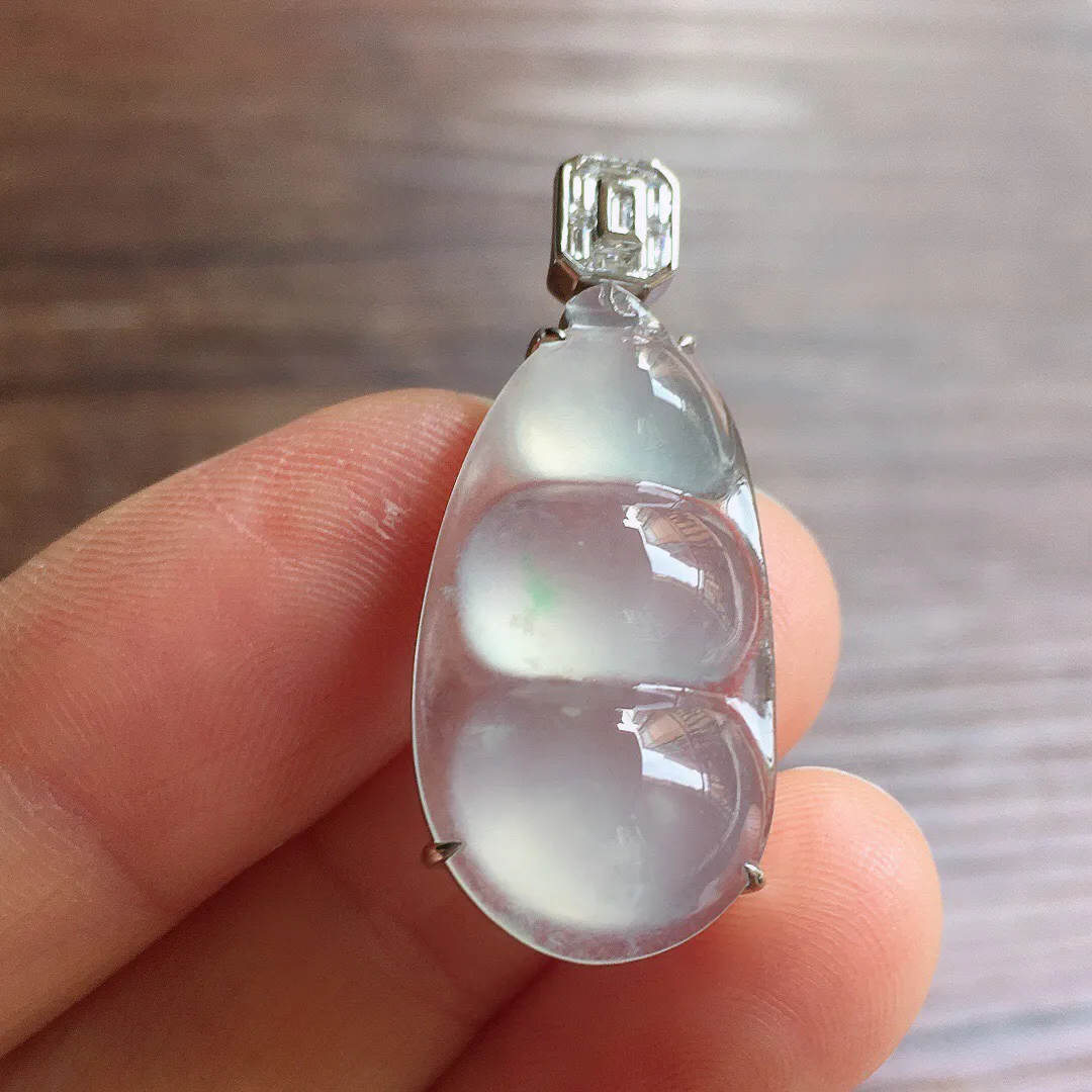 冰种福豆吊坠，18k金镶嵌，冰润饱满，玉质细腻，种水足 Cy尺寸33.6*14.5*7.5