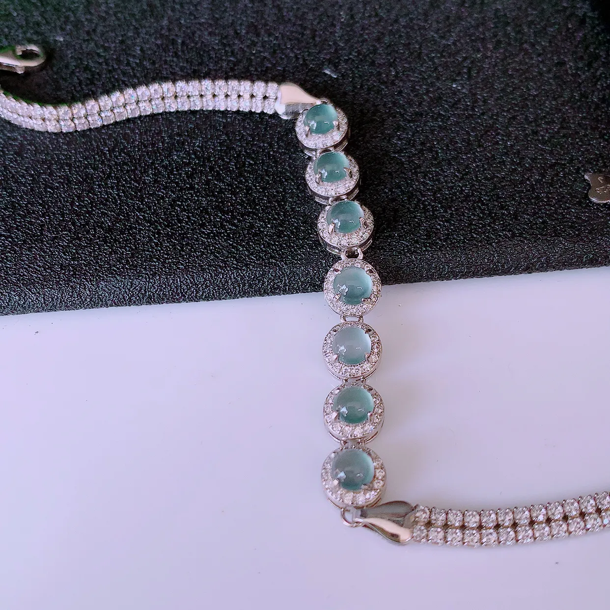 冰透满绿翡翠925银镶嵌手链，自然光实拍，翠色灵动，颜色漂亮，种老水足，品相佳，佩戴佳品！#97.27取一整体6.5*6.5*5.2裸裸4.2*4.2