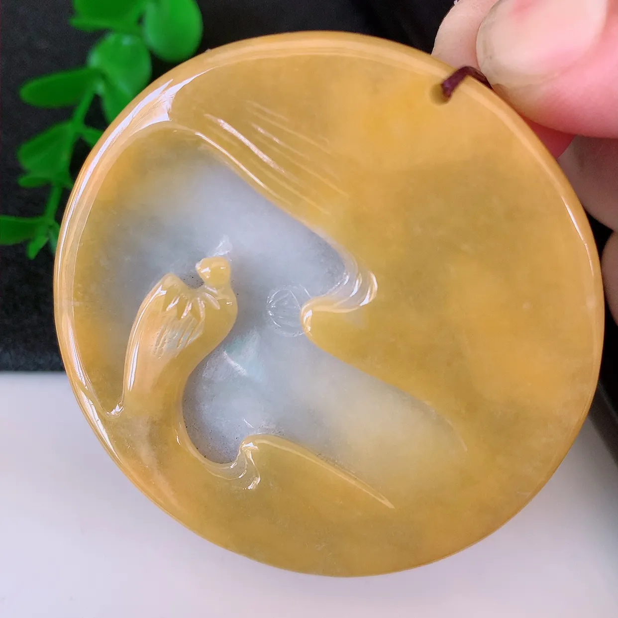 自然光实拍，特色黄翡双彩悟道吊坠，翡翠悟道寓意“祥和，安宁，吉祥，幸福”，佩戴效果优雅迷人，性价比超高！#60.25