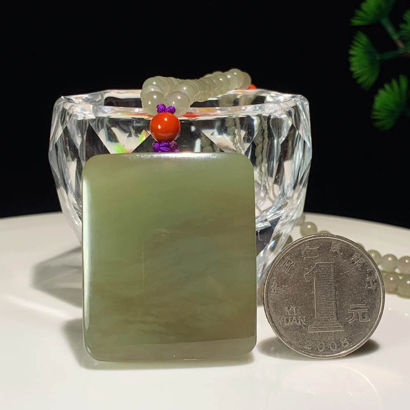 和田玉晴水飘紫平安无事牌挂件。尺寸41/34/10重58.5克。玉质细腻油润。手推出油。佩戴高端典雅。lt251127