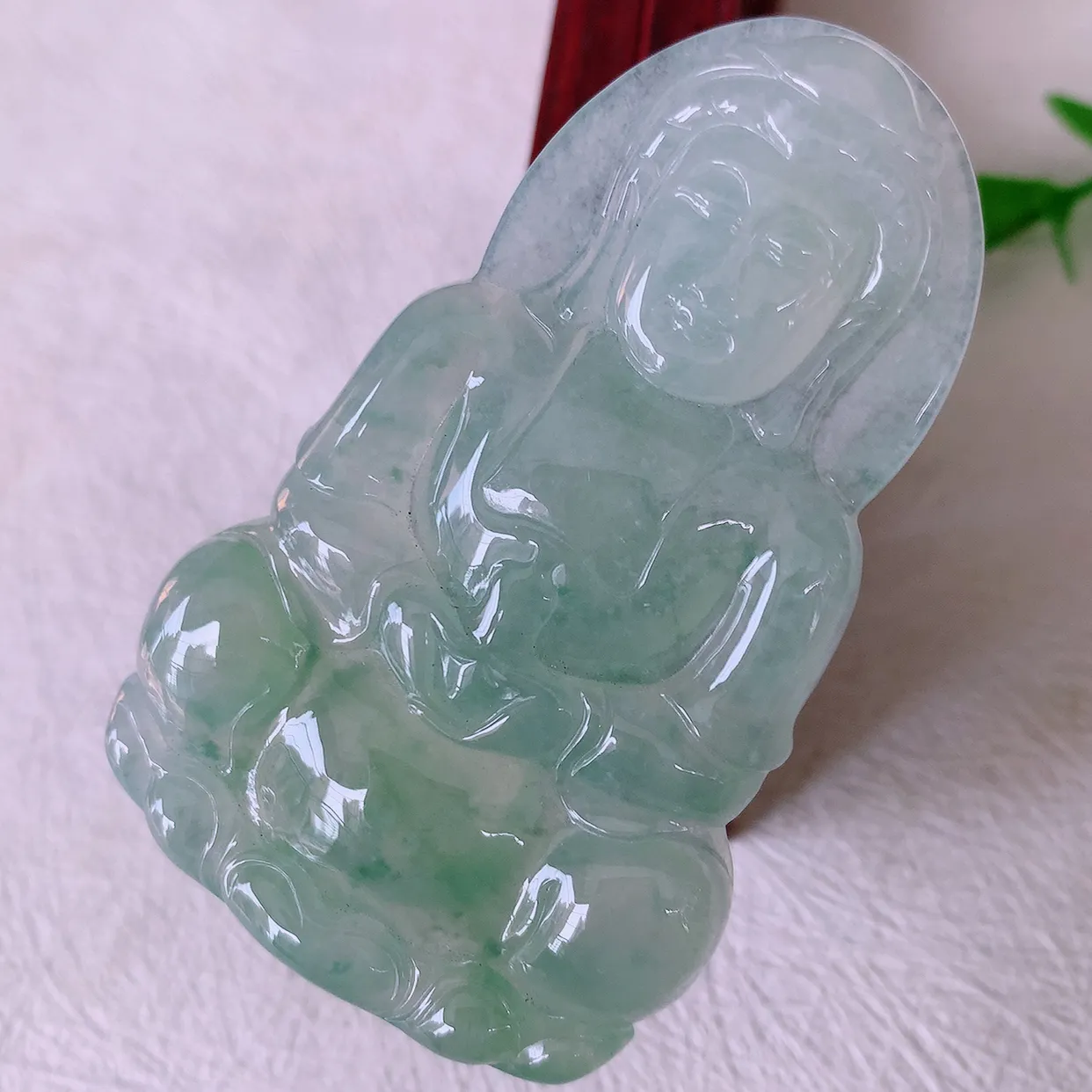 自然光实拍，大件冰种飘花翡翠观音菩萨吊坠，净瓶观音，冰透亮泽，美观亮丽，观音面相端庄#57.27