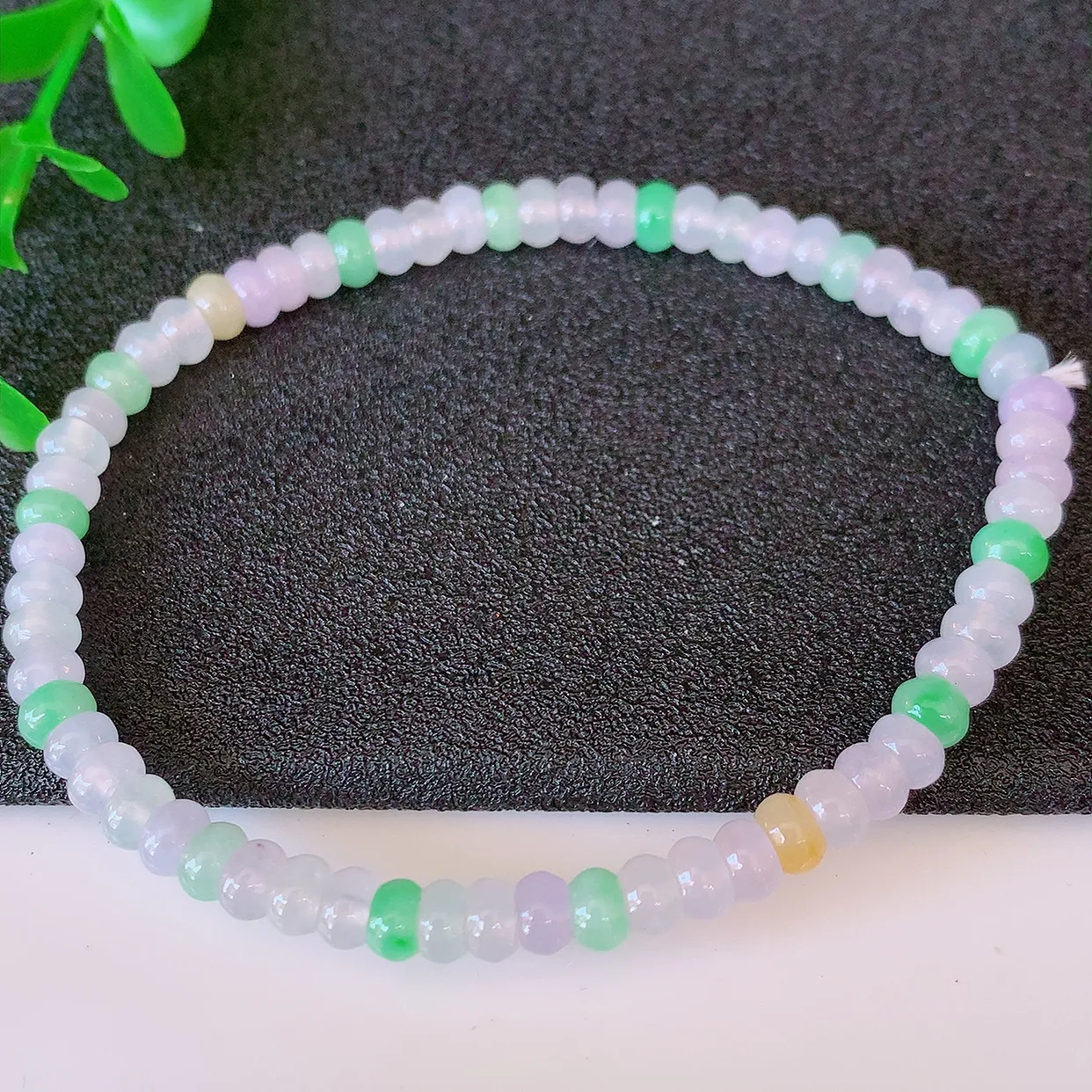 自然光实拍，冰种多宝翡翠手链，多彩翡翠手串，颜色丰富，料子细腻，高档大气，自戴送礼佳品！#46.25取一尺寸4.5mm