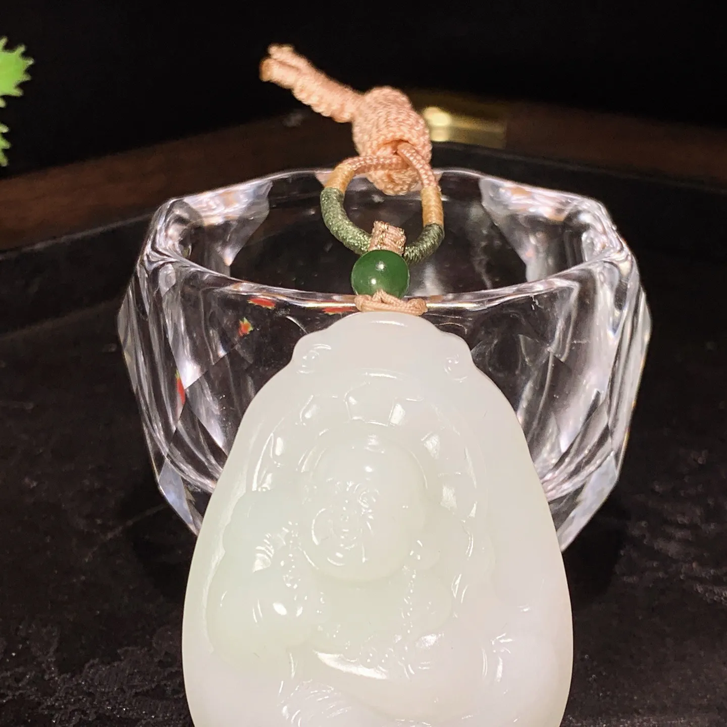 和田玉白玉羊脂白佛引福来挂件。尺寸52/39/16重53克。白度一级。玉质细腻油润。手推出油。佩戴高端典雅。lt251127