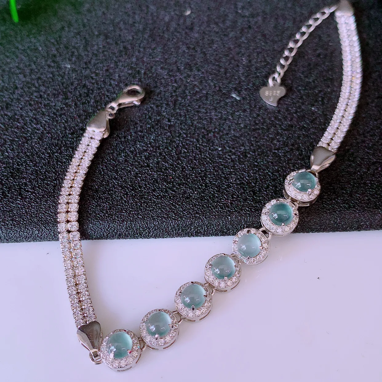 冰透满绿翡翠925银镶嵌手链，自然光实拍，翠色灵动，颜色漂亮，种老水足，品相佳，佩戴佳品！#97.27取一整体6.5*6.5*5.2裸裸4.2*4.2