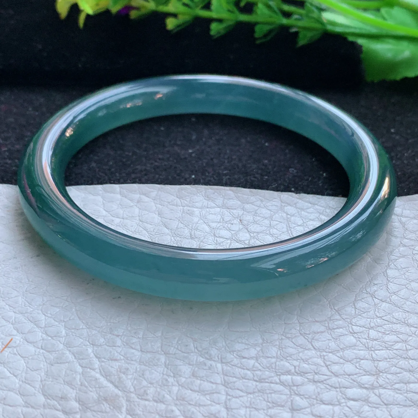 yh自然光57.5*8.8*8.6美人镯 翡翠a货玉手镯冰蓝圆条玉手环