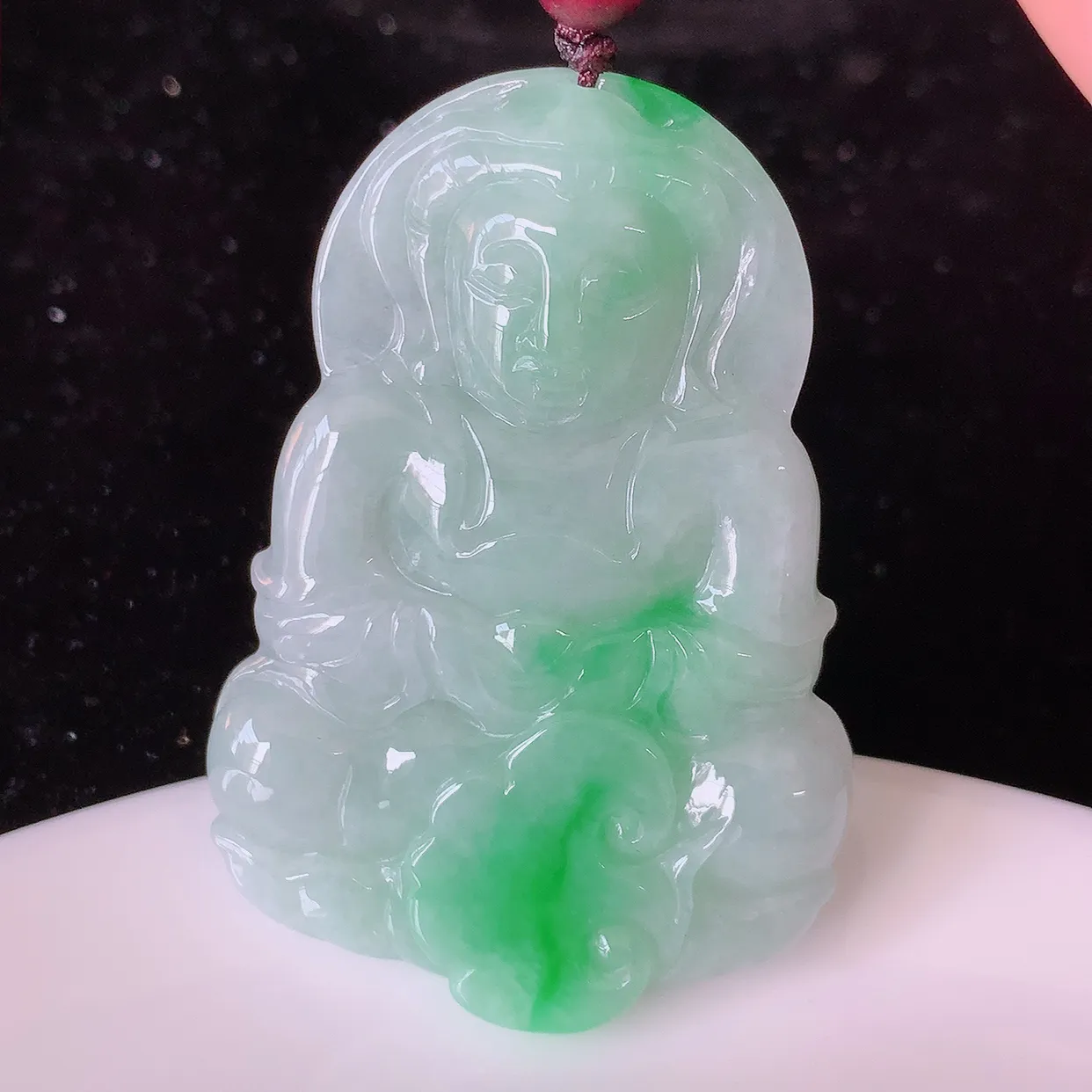 自然光实拍，冰润飘绿翡翠观音菩萨吊坠，赐福观音，玉润通透，慈祥端庄！#46.27