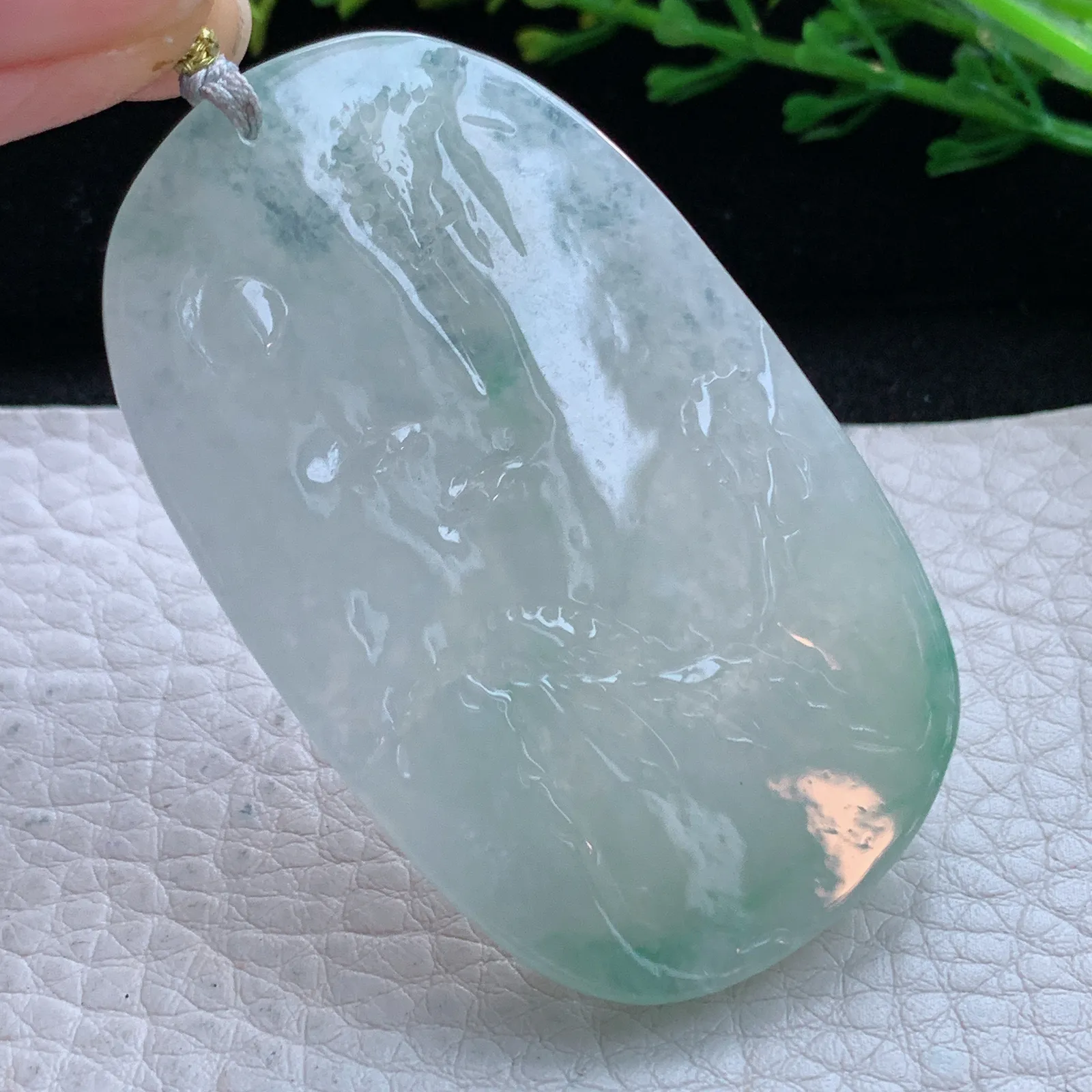 rp自然光56*33.8*6.8缅甸翡翠精雕清新冰润关二爷 关公玉吊坠 玉挂件