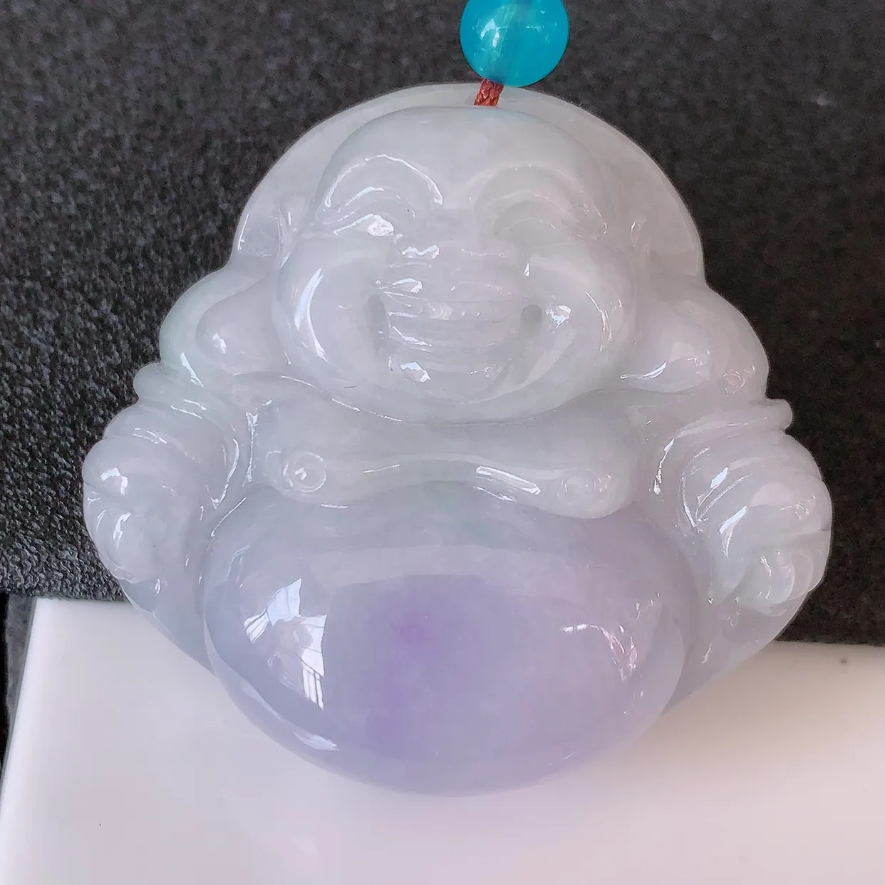 自然光实拍，大件冰润紫罗兰翡翠佛公吊坠，翡翠开心笑佛，种老水足，颜色漂亮，立体饱满圆润，佩戴效果赞#41.27