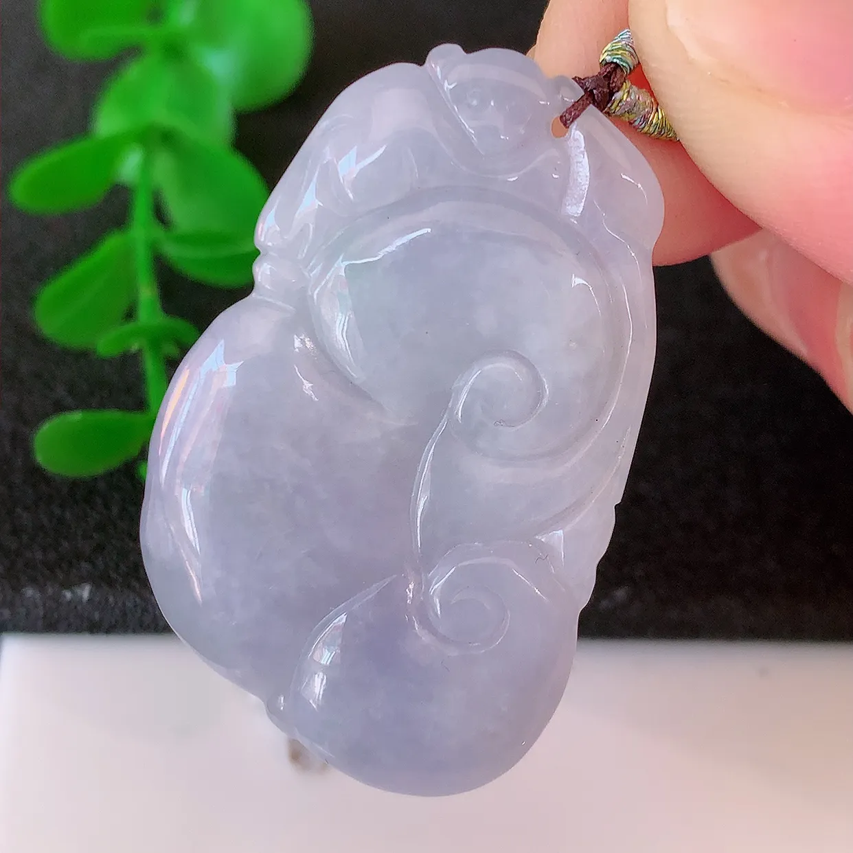 自然光实拍，冰润紫罗兰翡翠万事如意吊坠，种老水足，雕工精湛 ，寓意美好，佩戴时尚出众！#57.25