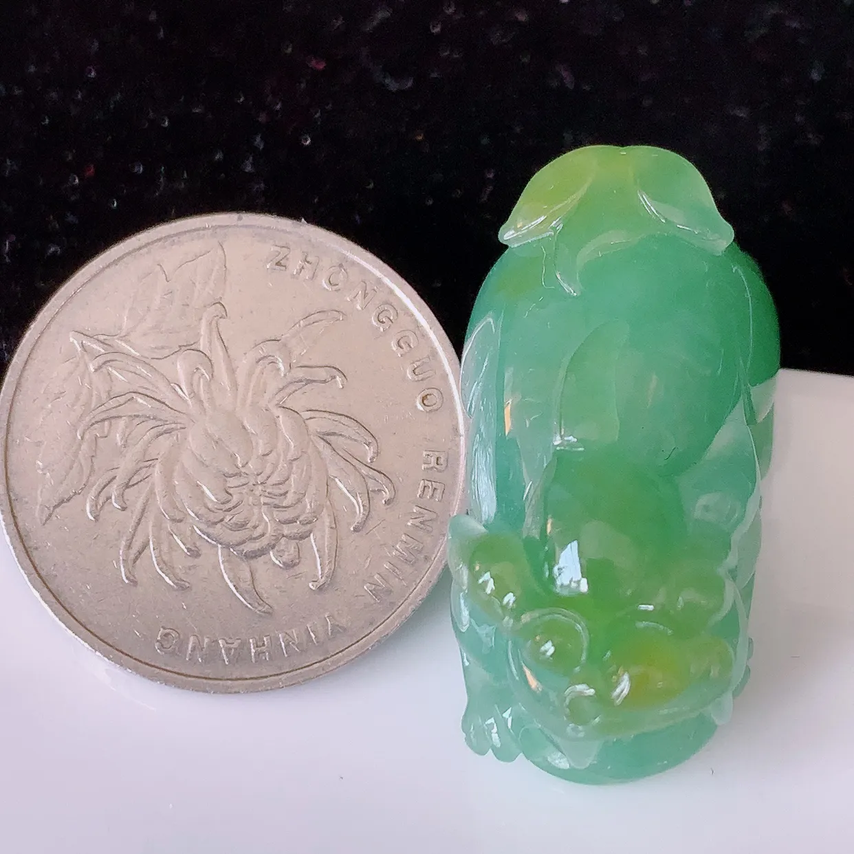 自然光实拍，冰胶双彩翡翠招财貔貅吊坠，民间有“一摸貔貅运程旺盛，再摸貔貅财运滚滚，三摸貔貅平步青云 ”的美好祝愿。#46.27