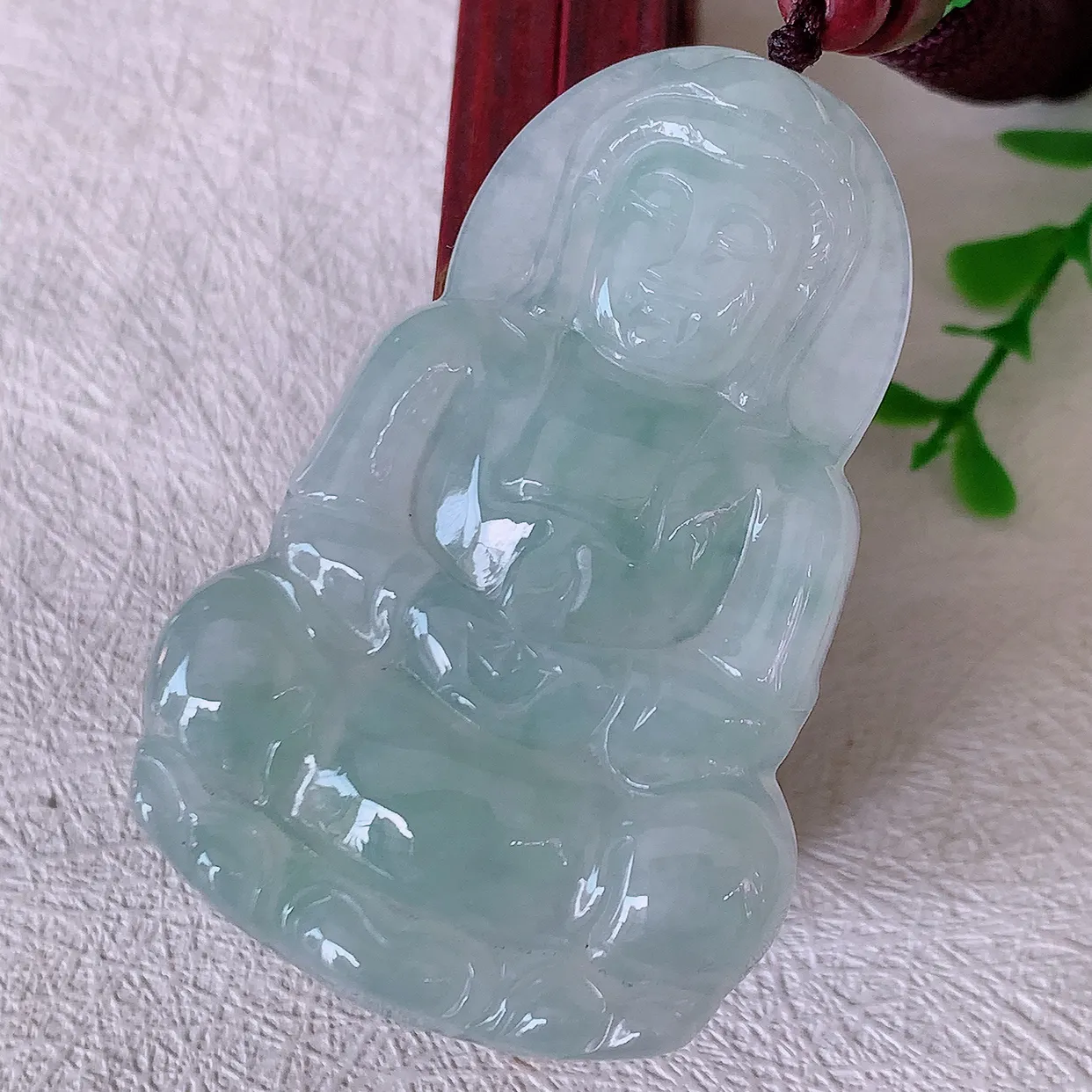 自然光实拍，冰种翡翠观音菩萨吊坠，净瓶观音，冰透亮泽，美观亮丽，观音面相端庄#46.27
