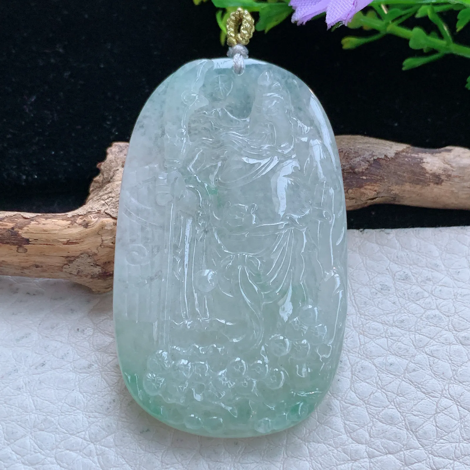 rp自然光56*33.8*6.8缅甸翡翠精雕清新冰润关二爷 关公玉吊坠 玉挂件