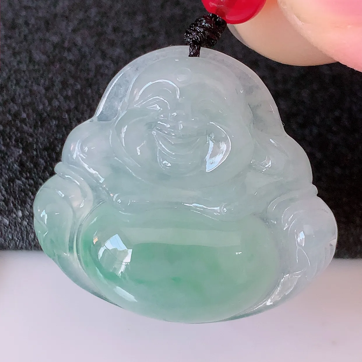 自然光实拍，冰种飘绿翡翠佛公吊坠，玉笑佛，饱满，开脸喜庆，配戴优雅迷人！#46.27