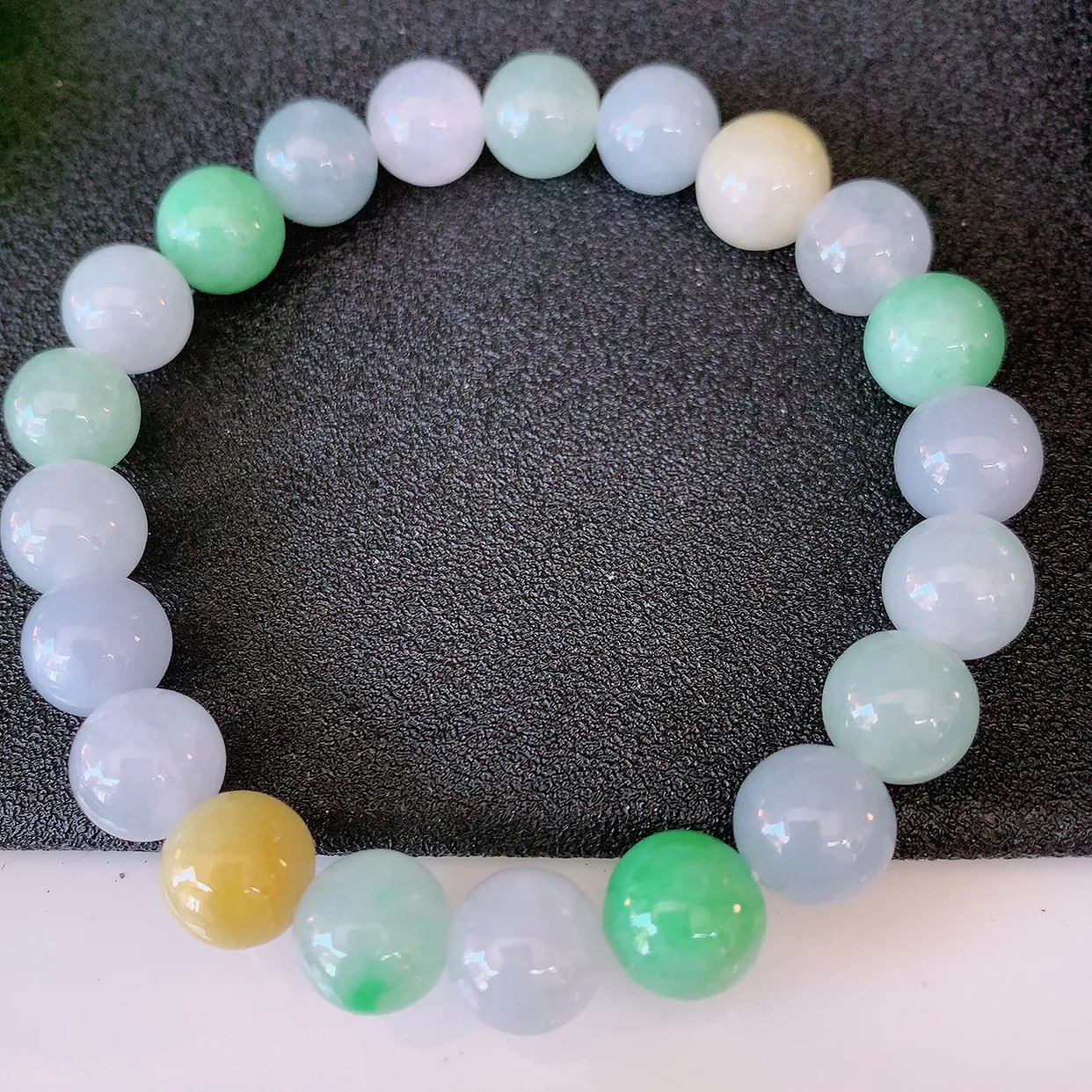 自然光实拍，冰胶多宝翡翠手链，多彩翡翠手串，颜色丰富，料子细腻，高档大气，自戴送礼佳品！#46.25取一尺寸9.5mm