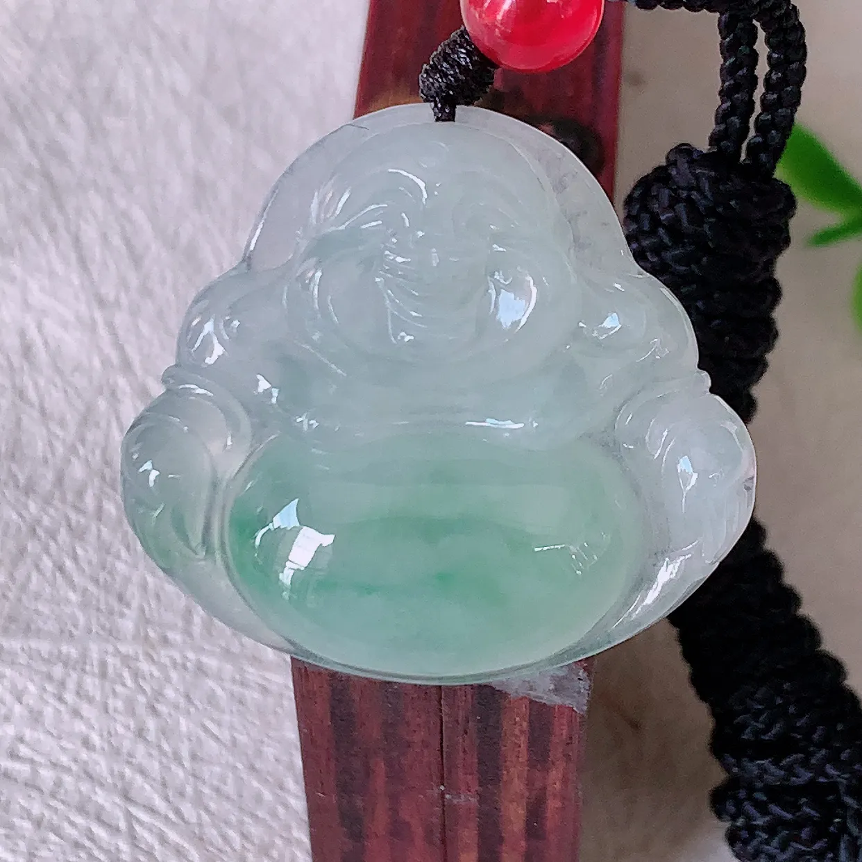 自然光实拍，冰种飘花翡翠佛公吊坠，玉笑佛，饱满，开脸喜庆，配戴优雅迷人！#46.27