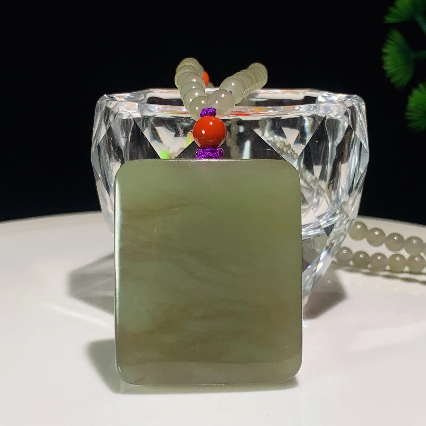 和田玉晴水飘紫平安无事牌挂件。尺寸41/34/10重58.5克。玉质细腻油润。手推出油。佩戴高端典雅。lt251127