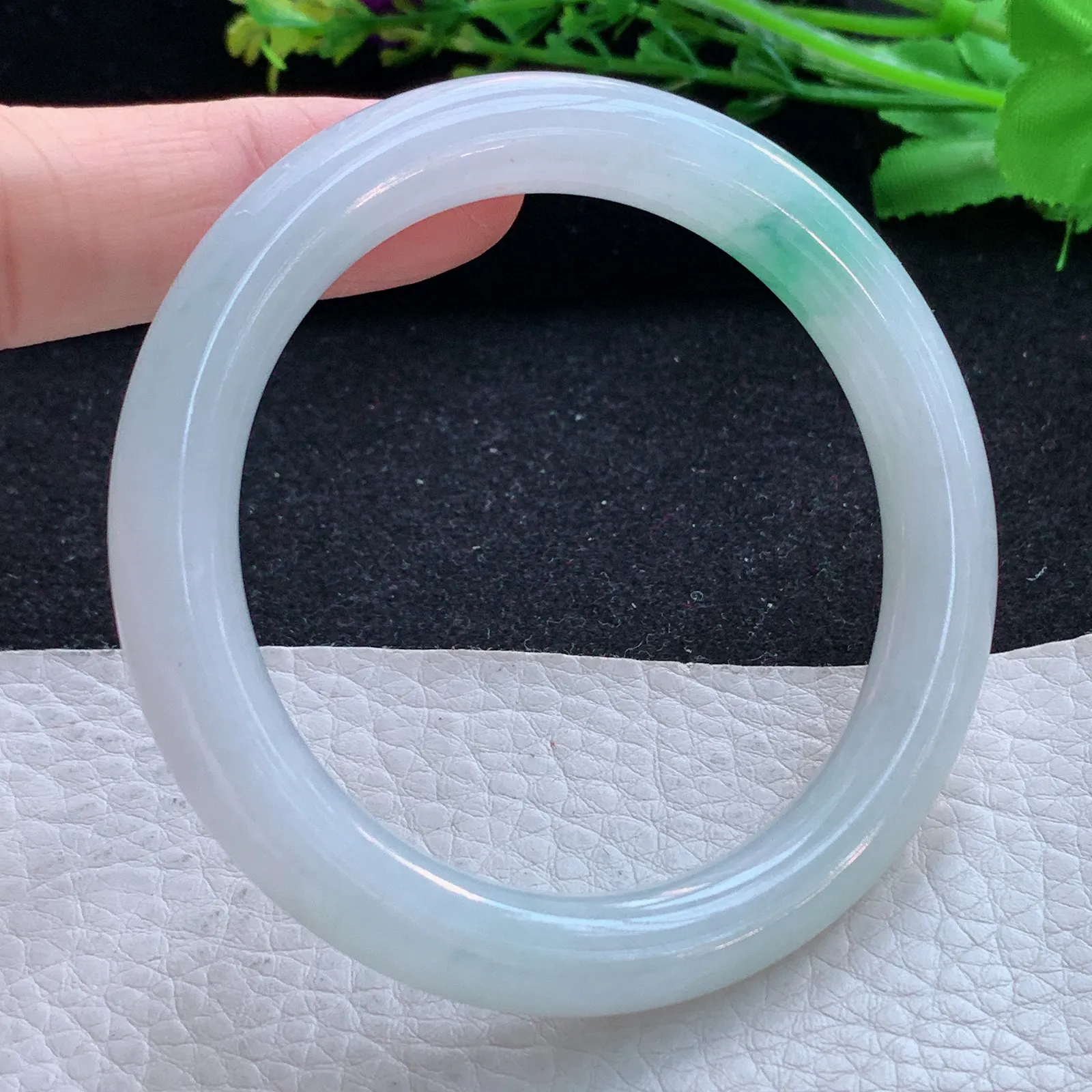 hf自然光55.5*9.2*9.3美人镯 缅甸翡翠a货玉手镯飘绿圆条叮当镯