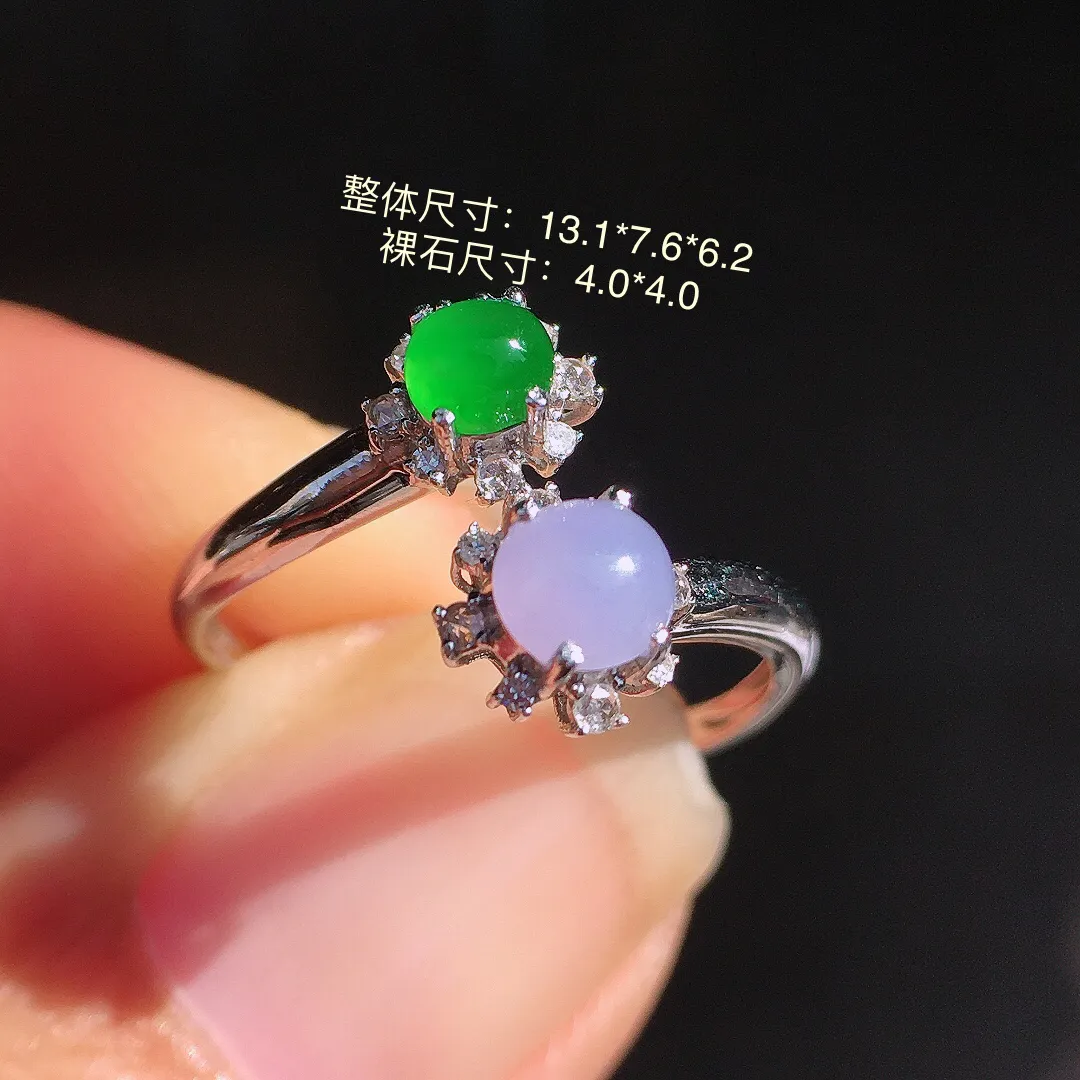 （紫+绿）二合一戒指，色泽均匀艳丽，玉质细腻，荧光感超
强，饱满圆润，尽显优雅气质，18k
金豪华镶嵌