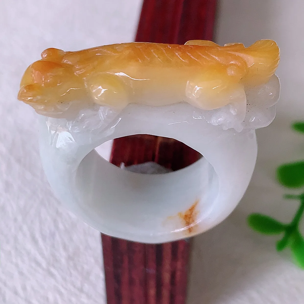 自然光实拍，黄翡貔貅扳指，18.2mm内径双彩翡翠扳指，冰润指环，玉扳指，戒指，财源滚滚，玉质细腻起