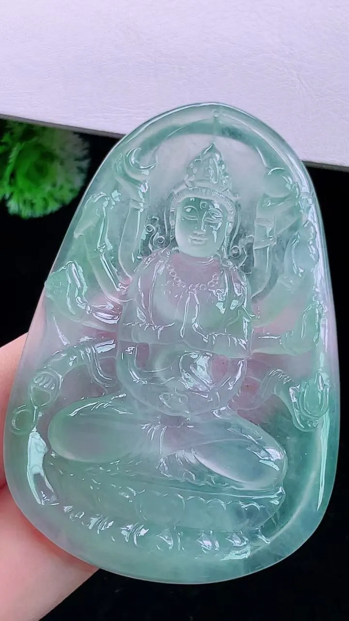【翡翠名称】老坑种高冰千手观音菩萨翡翠挂件
【翡翠尺寸】64.6/43.5/4.9mm
【翡翠描述】
