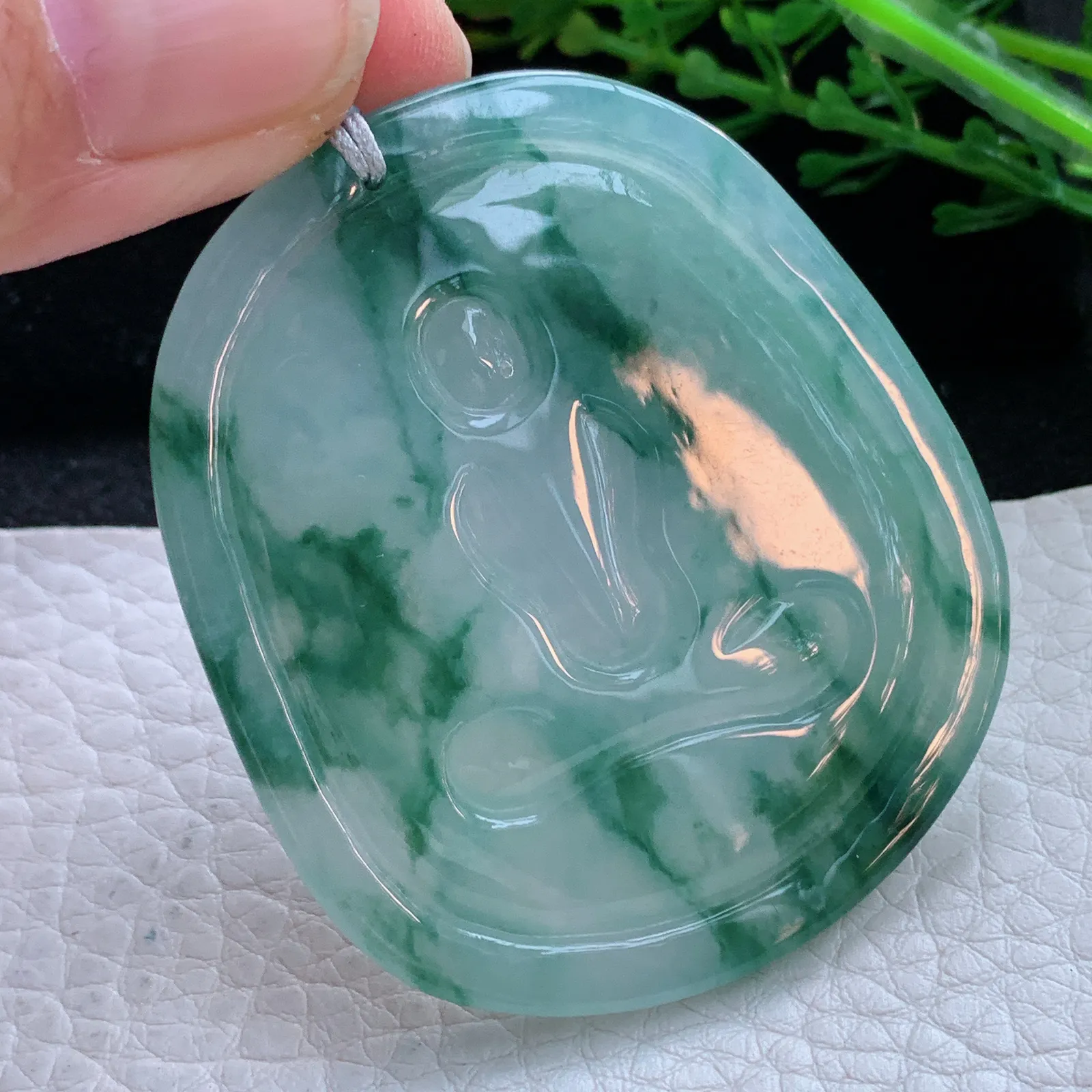 rp自然光53.3*45.7*5.5缅甸翡翠精雕冰飘花虚空藏菩萨玉吊坠 玉挂件