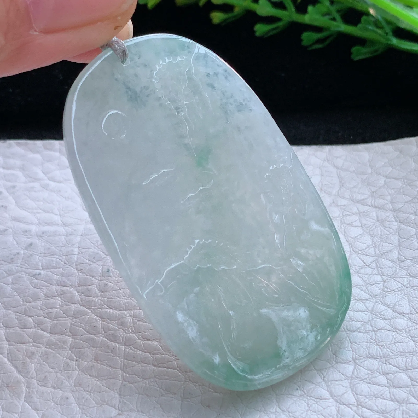 rp自然光56*33.8*6.8缅甸翡翠精雕清新冰润关二爷 关公玉吊坠 玉挂件