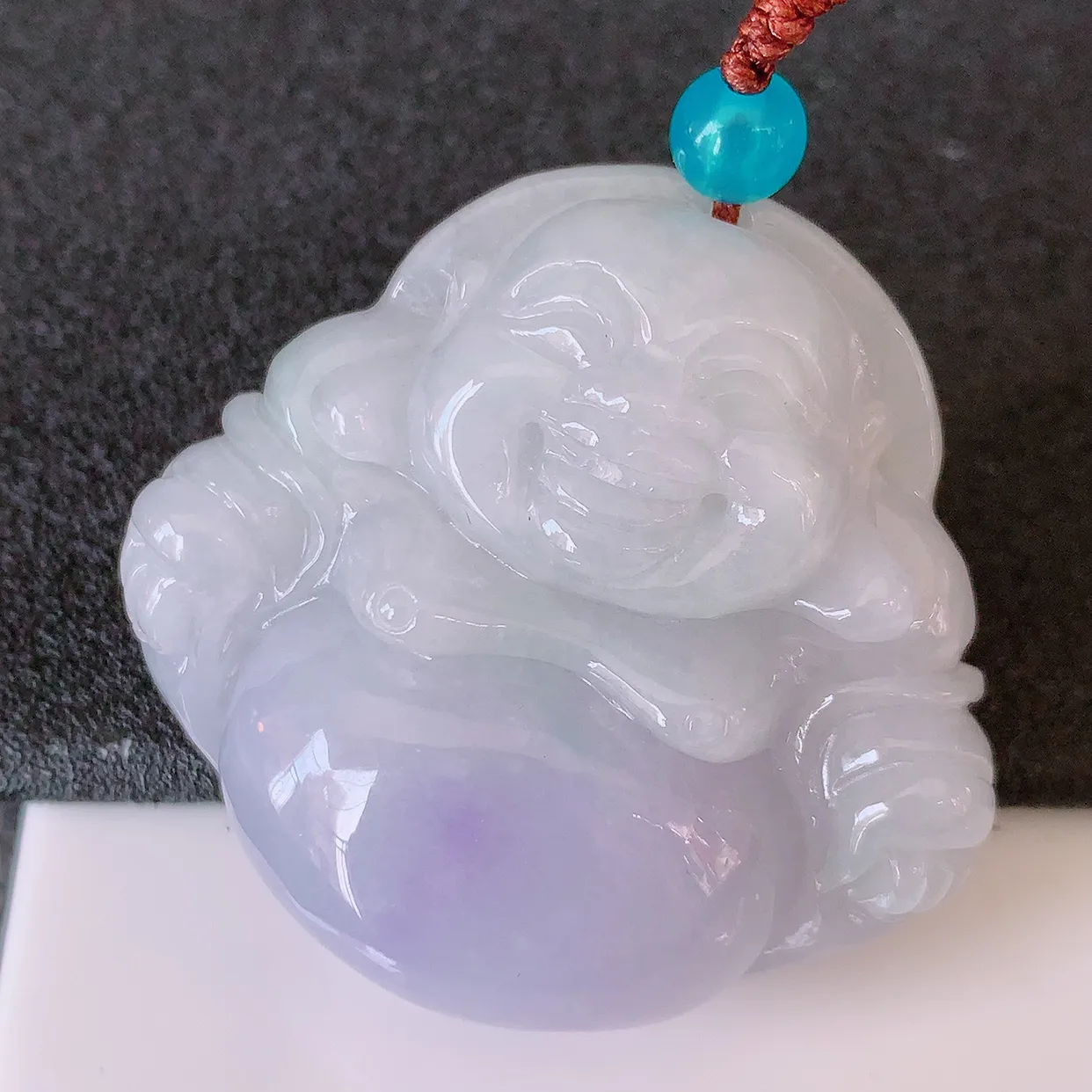 自然光实拍，大件冰润紫罗兰翡翠佛公吊坠，翡翠开心笑佛，种老水足，颜色漂亮，立体饱满圆润，佩戴效果赞#41.27