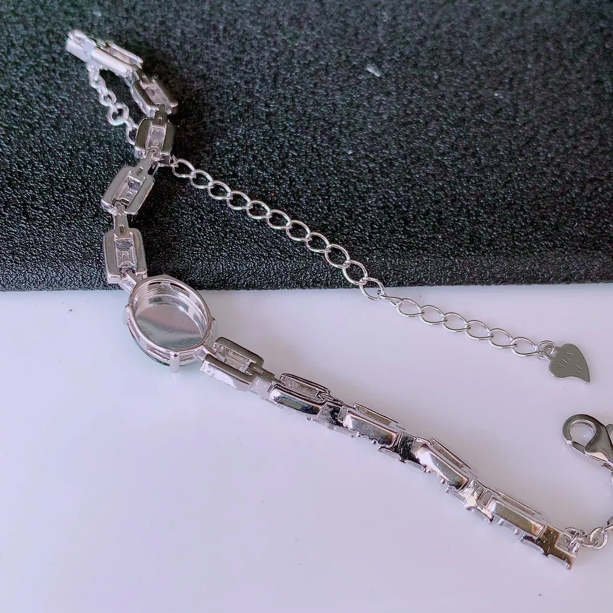 冰透满绿翡翠925银镶嵌手链，自然光实拍，翠色灵动，颜色漂亮，种老水足，品相佳，佩戴佳品！#97.27整体15.5*8*5.5裸裸10*8