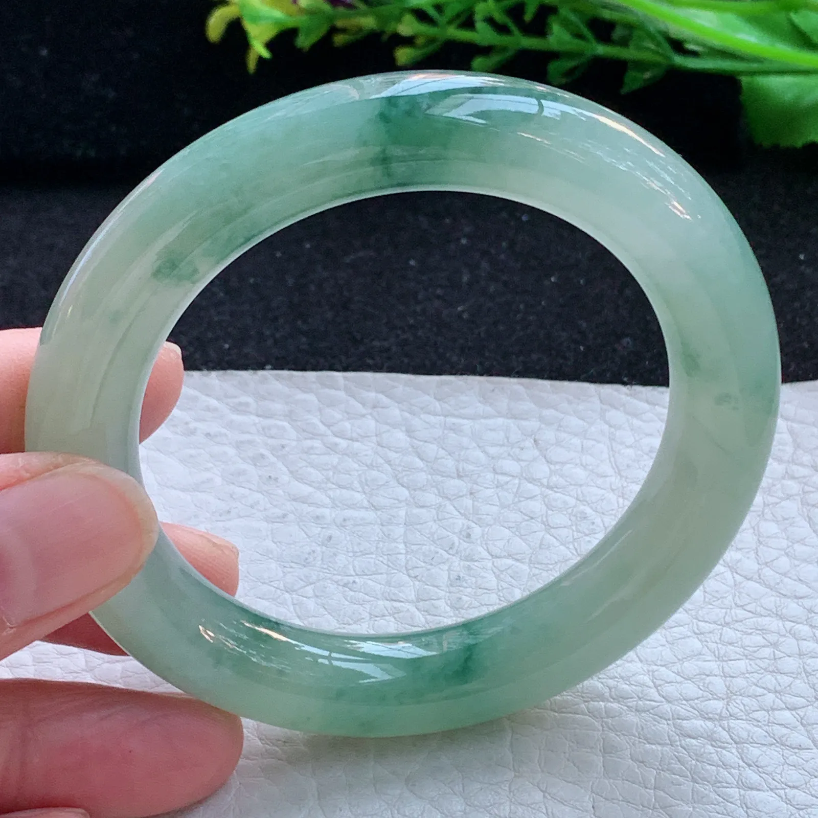 ss自然光54.5*10.8美人镯 缅甸翡翠a货玉手镯冰飘花圆条玉手环