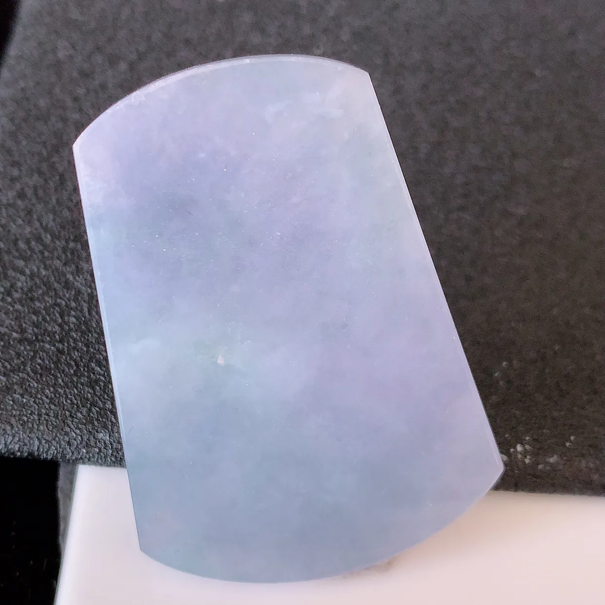 自然光实拍，水润紫罗兰翡翠平安无事牌吊坠，翡翠无事牌，平平安安，无事牌翠色灵动，佩戴平安时尚！#00.25