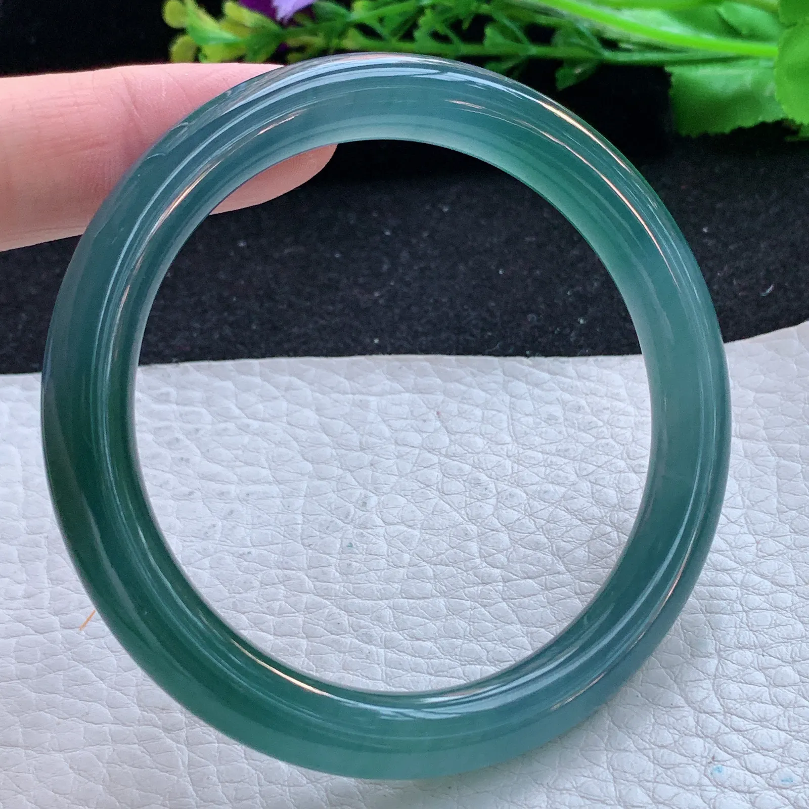 yh自然光57.5*8.8*8.6美人镯 翡翠a货玉手镯冰蓝圆条玉手环