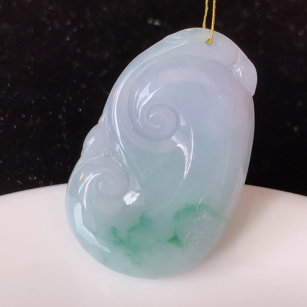 自然光实拍，冰润紫罗兰飘花翡翠如意吊坠，上身效果非常美，饱满大气，工艺美，万事如意，如意一生，#35