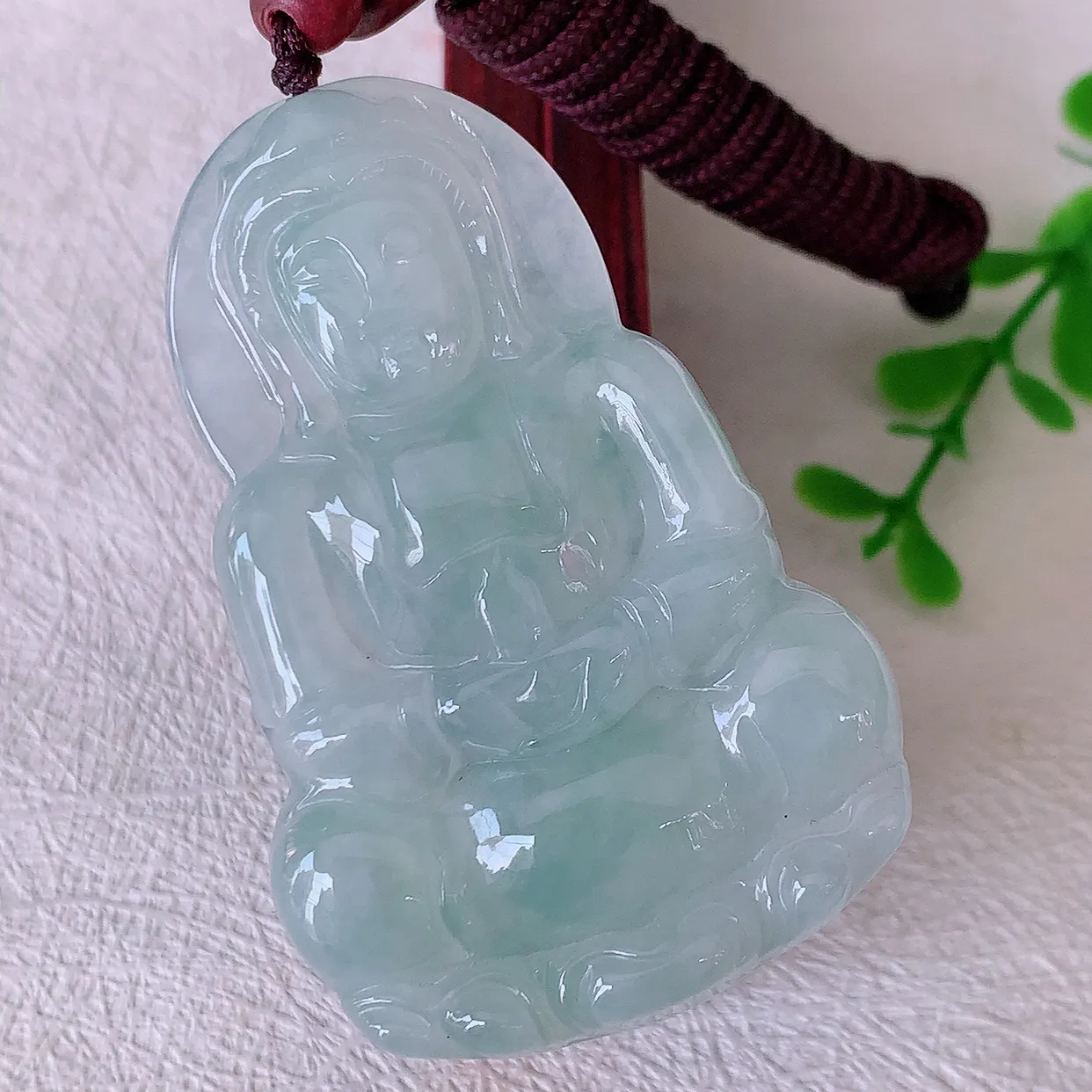 自然光实拍，冰种翡翠观音菩萨吊坠，净瓶观音，冰透亮泽，美观亮丽，观音面相端庄#46.27