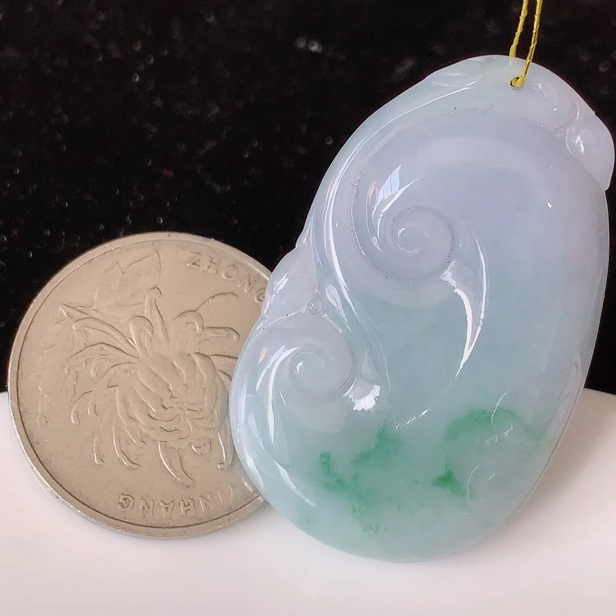 自然光实拍，冰润紫罗兰飘花翡翠如意吊坠，上身效果非常美，饱满大气，工艺美，万事如意，如意一生，#35.27