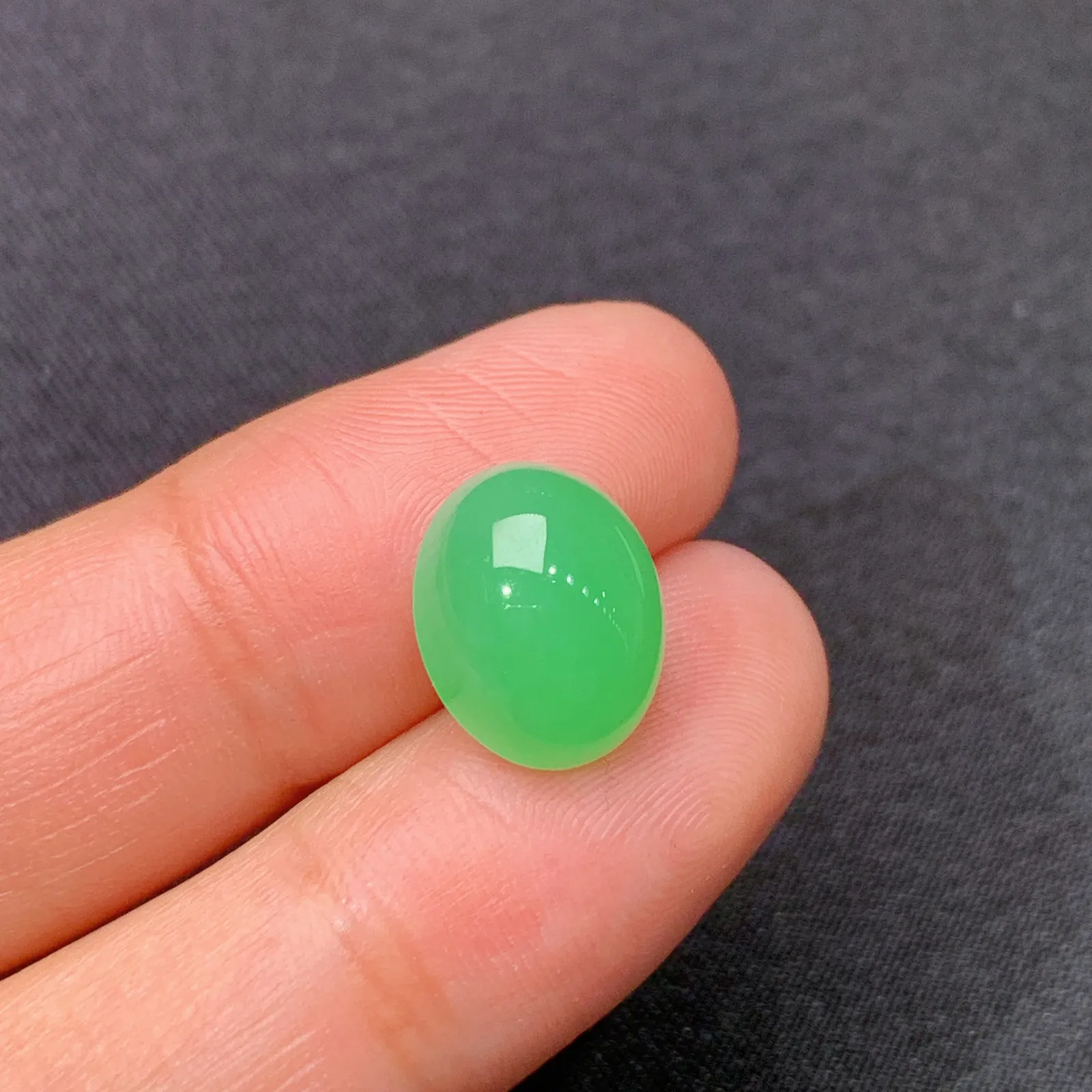 阳绿蛋面，镶嵌佳品，冰润色阳，种水足 尺寸11.6*9.3*6.2