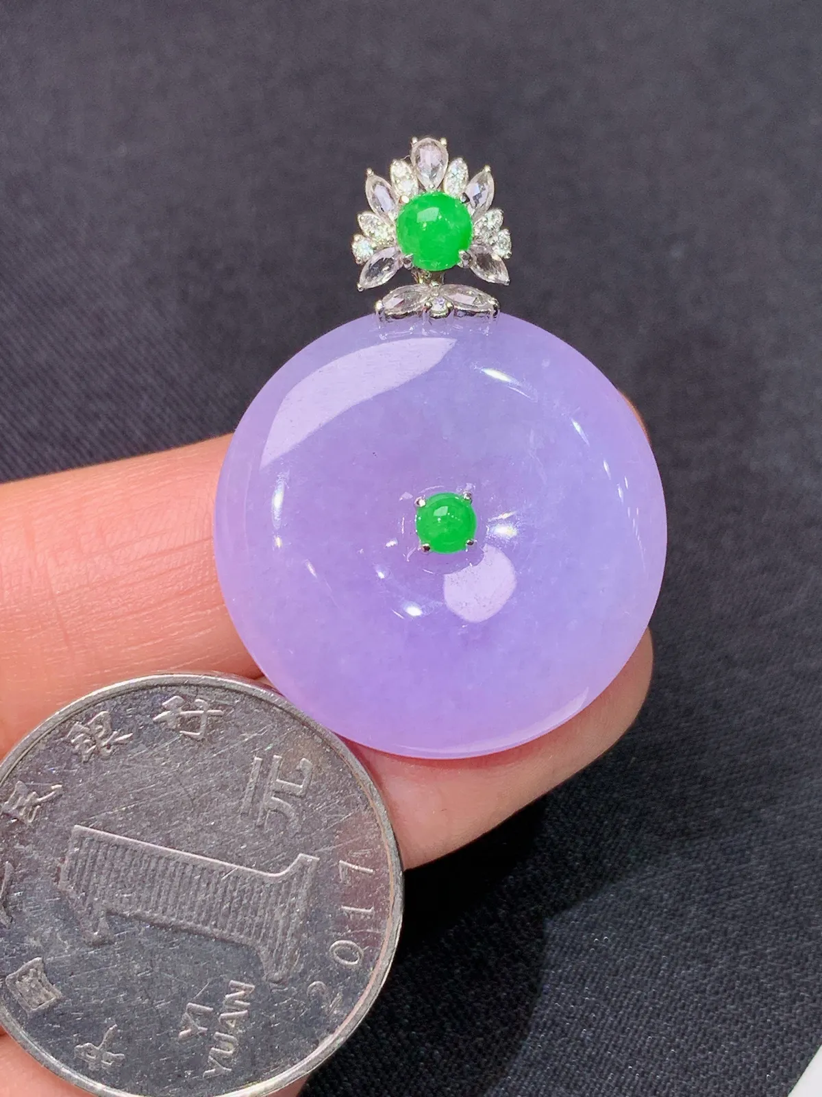 紫罗兰平安扣吊坠，18k金镶嵌，温润细腻，颜色鲜艳 Cj 尺寸33.9*25.2*5.6