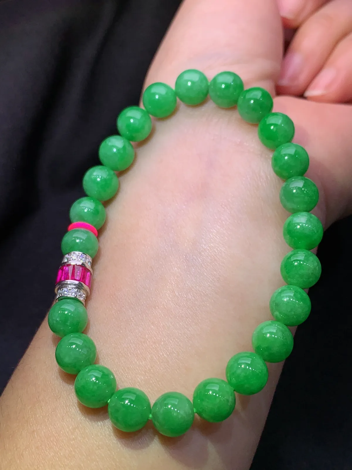 阳绿圆珠手串，手链，冰润色阳，玉质细腻，种水足 尺寸7.8