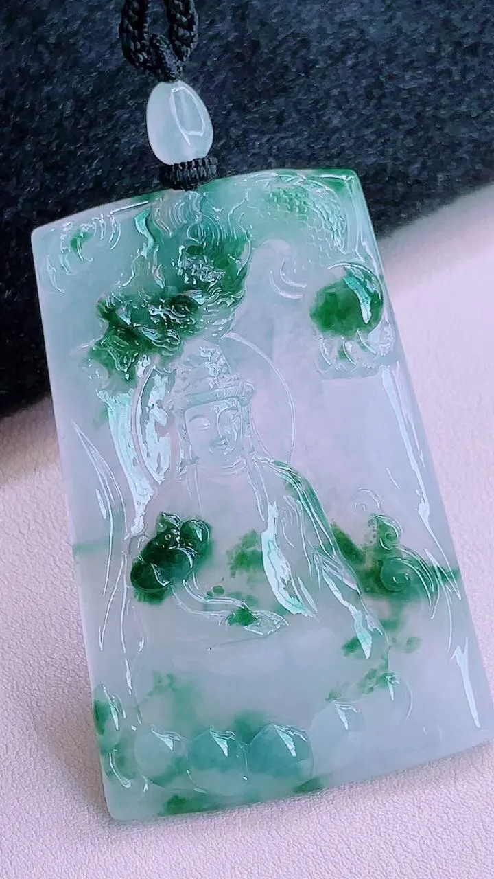 【翡翠名称】老坑种冰飘花素衣观音翡翠大挂件
【翡翠尺寸】69.3/45.3/5.5mm
【翡翠描述】