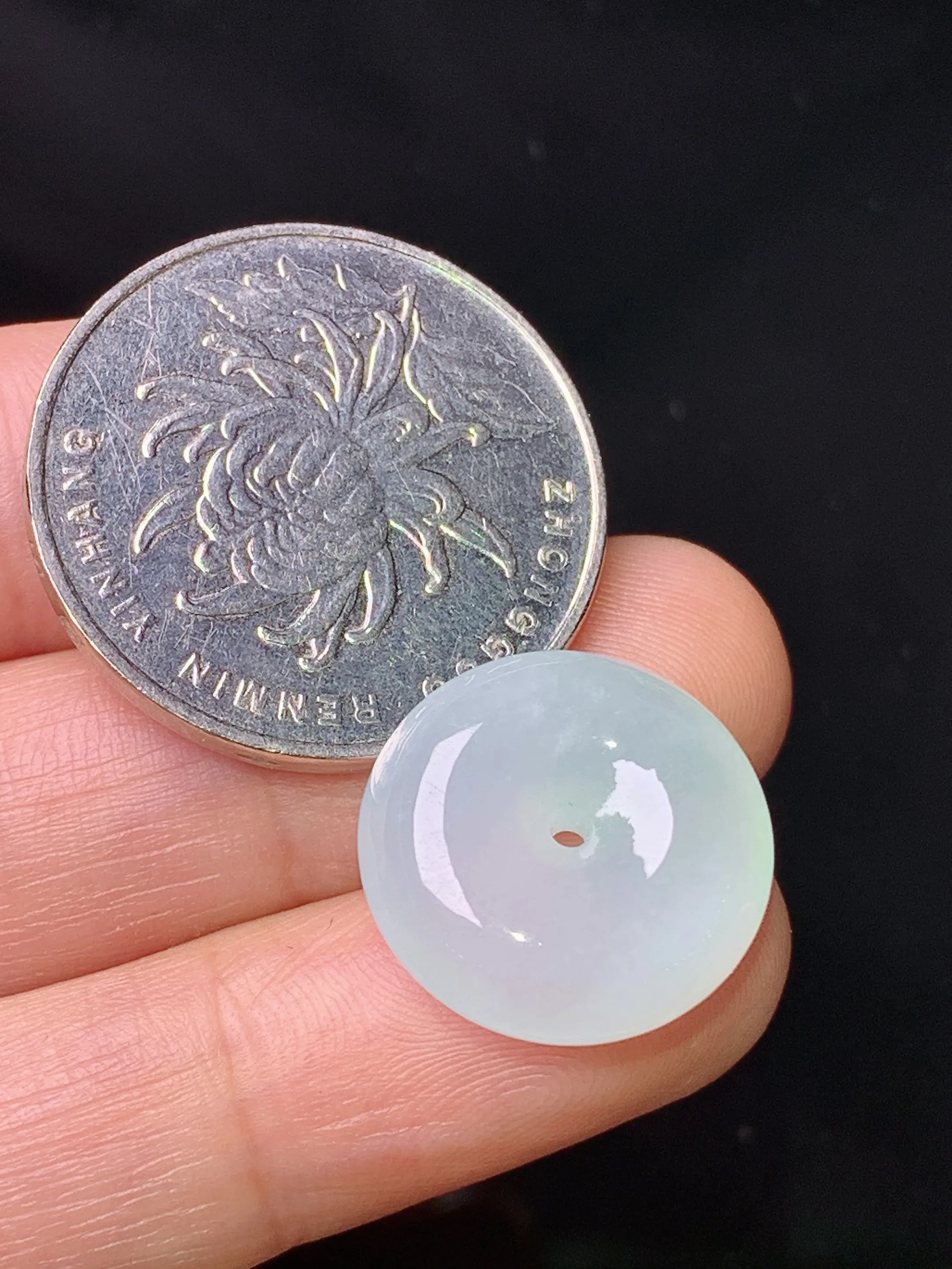 冰种平安扣吊坠 玉质细腻 色泽艳丽清新 整体尺寸16.5*5.7