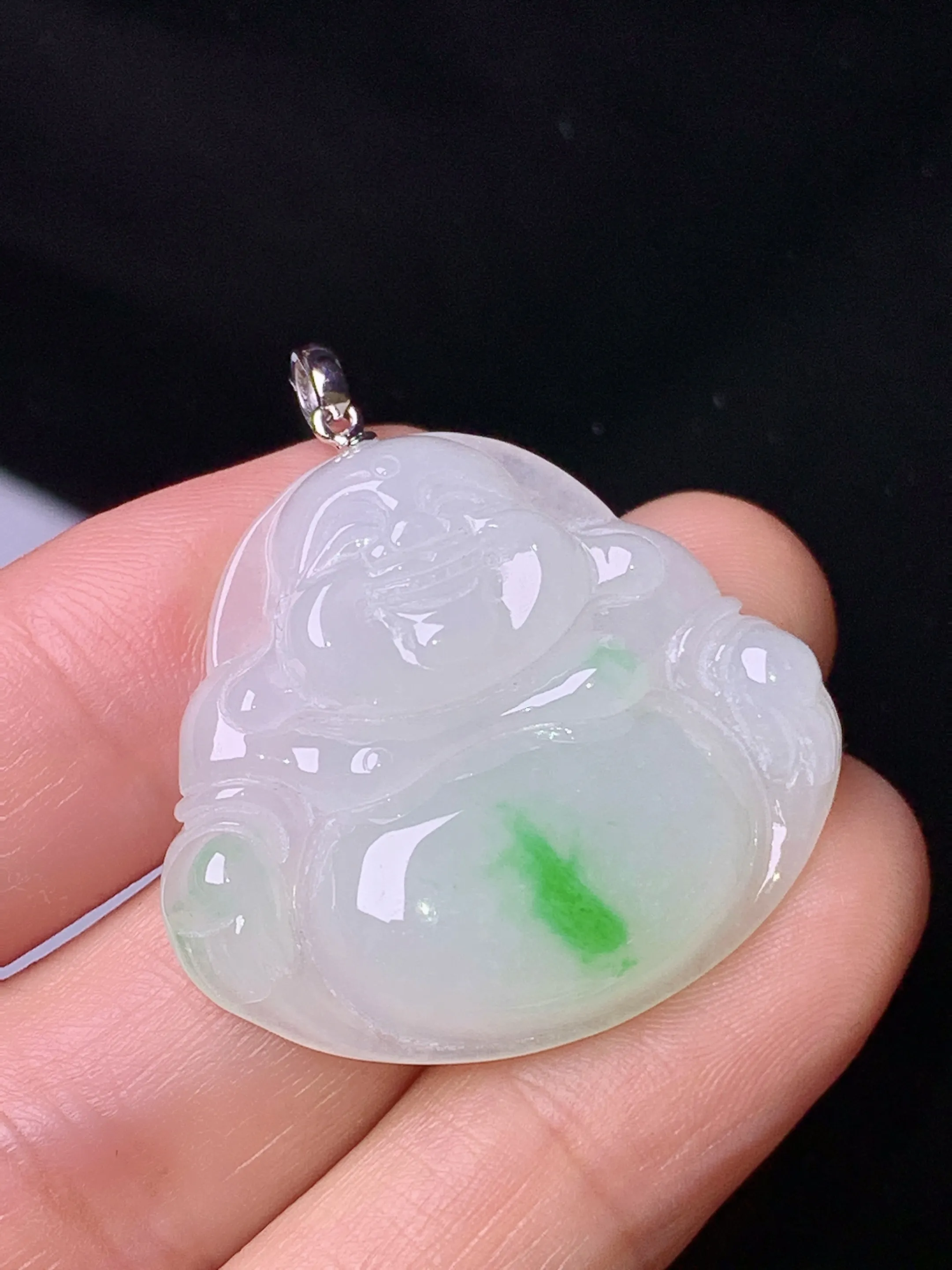 18k金镶嵌飘绿佛公吊坠 玉质细腻 色泽艳丽清新 整体尺寸34.5*32*6