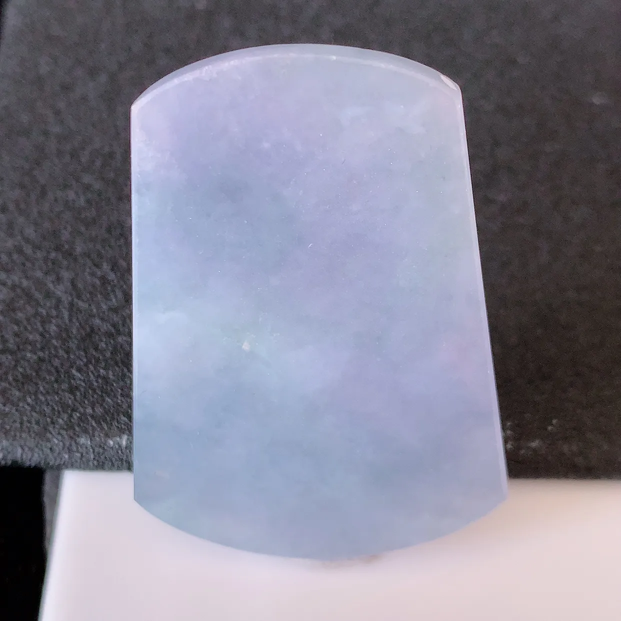 自然光实拍，水润紫罗兰翡翠平安无事牌吊坠，翡翠无事牌，平平安安，无事牌翠色灵动，佩戴平安时尚！#00.25