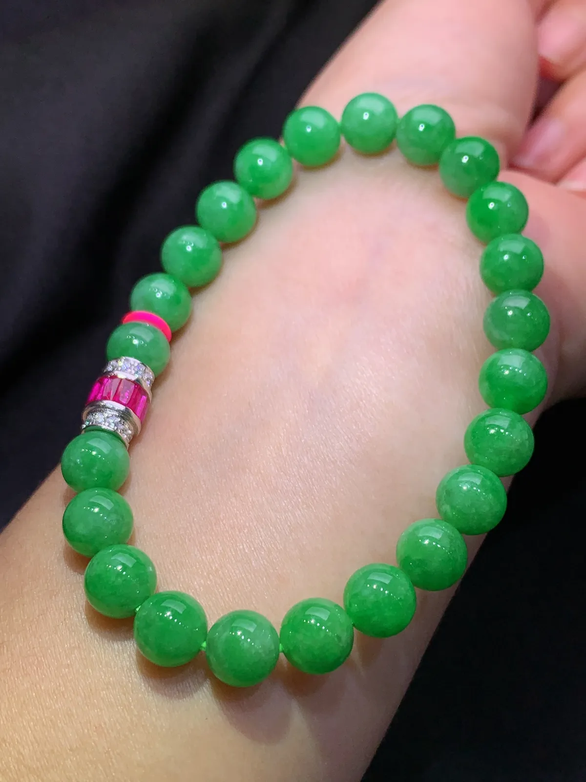 阳绿圆珠手串，手链，冰润色阳，玉质细腻，种水足 尺寸7.8